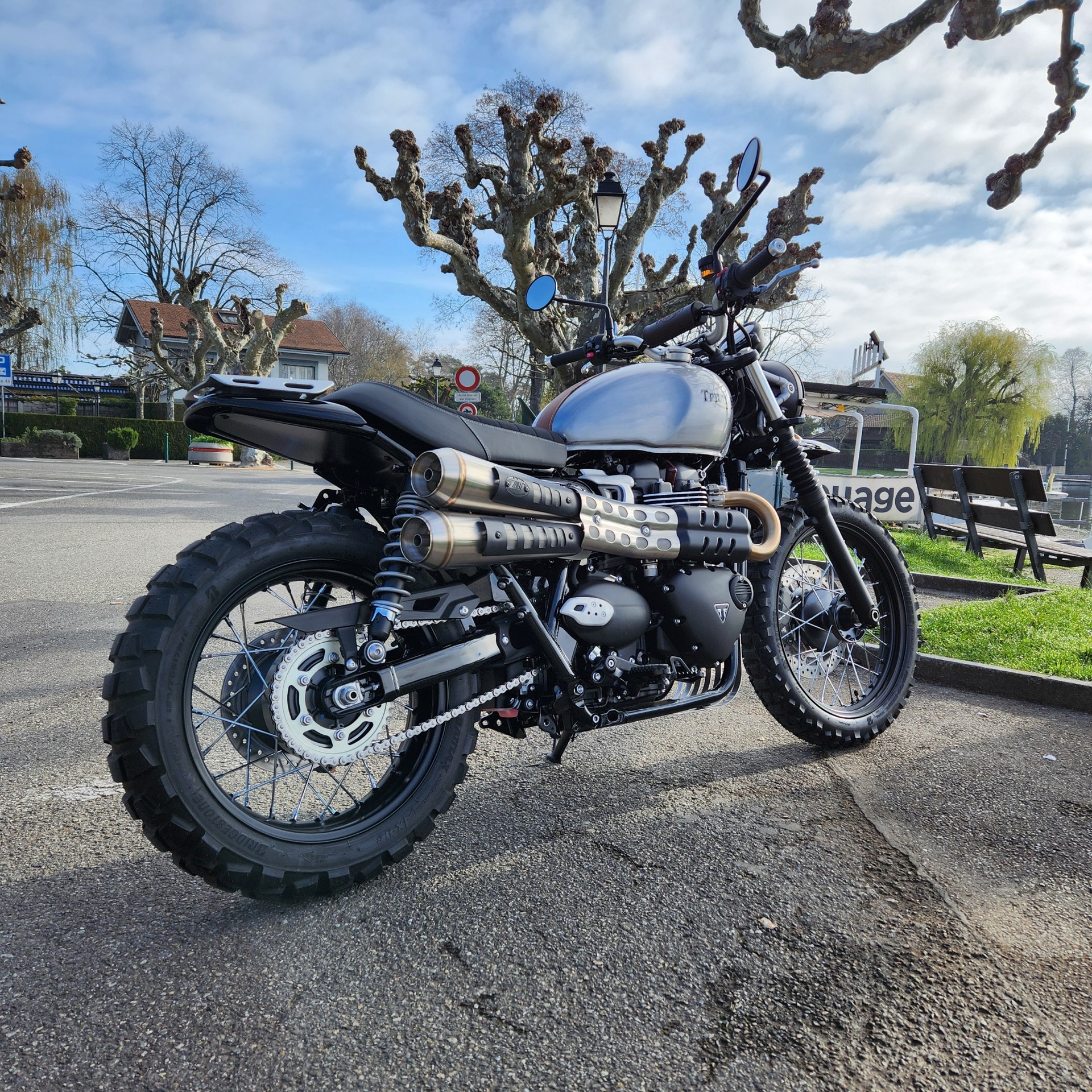 TRIUMPH Scrambler