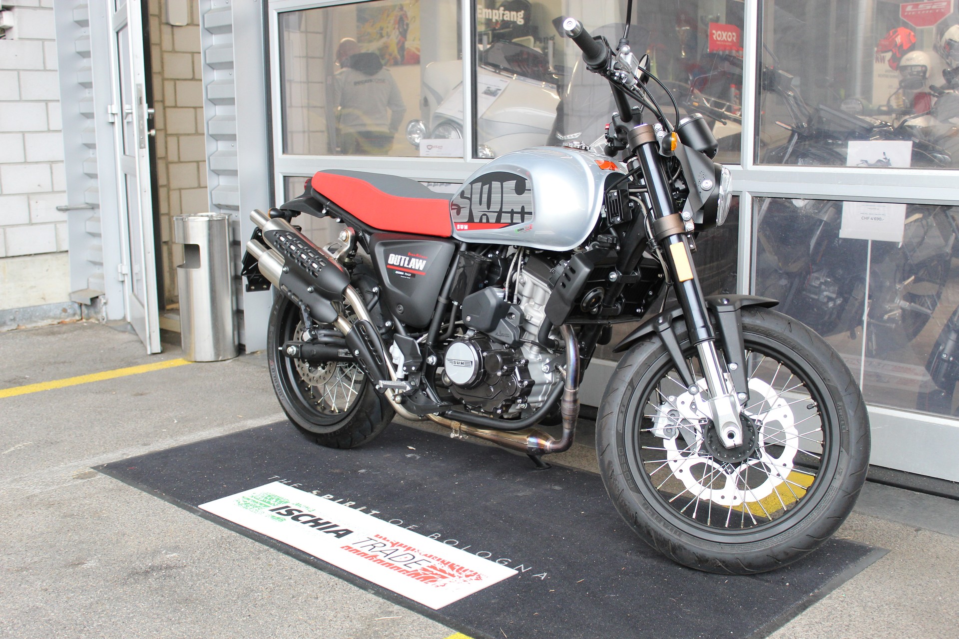 SWM Out Law 125-image-0