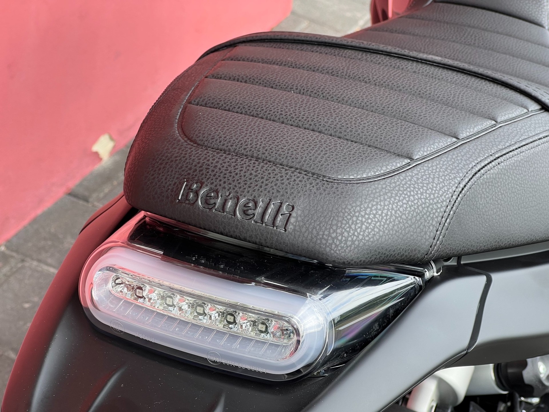 BENELLI Leoncino 800-showroom-element-3