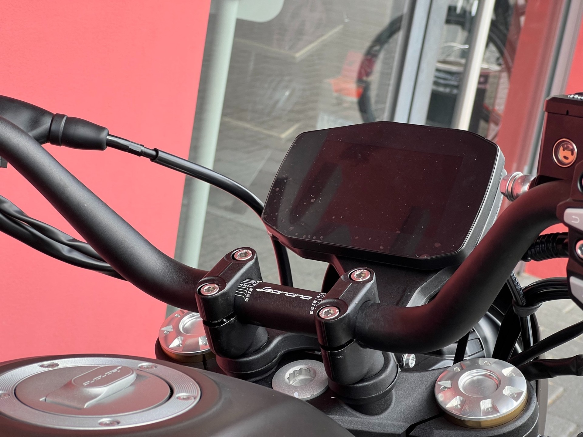 BENELLI Leoncino 800-showroom-element-1