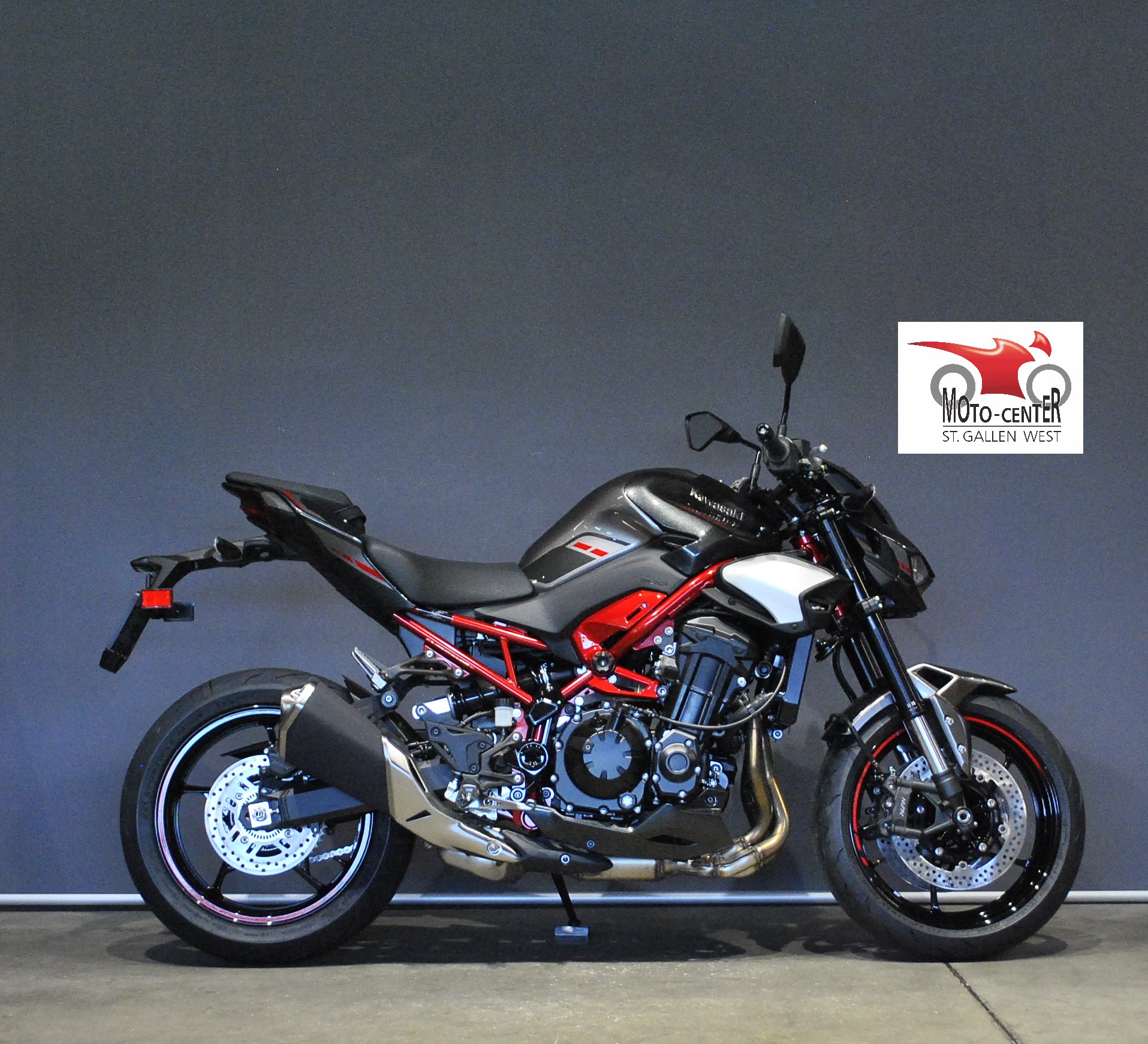 KAWASAKI Z 900 (35kW)-showroom-element-1