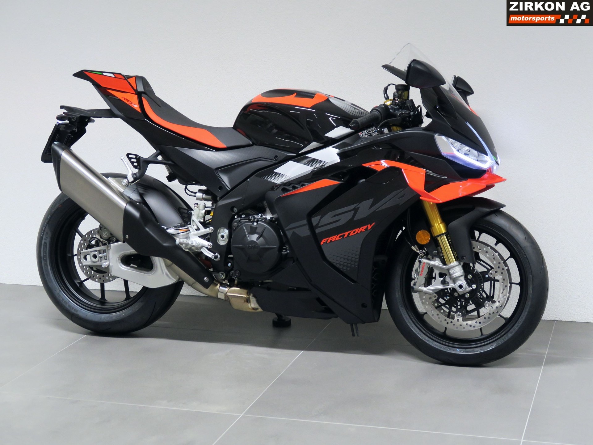 APRILIA RSV4 1100 E5+ Factory-showroom-element-1