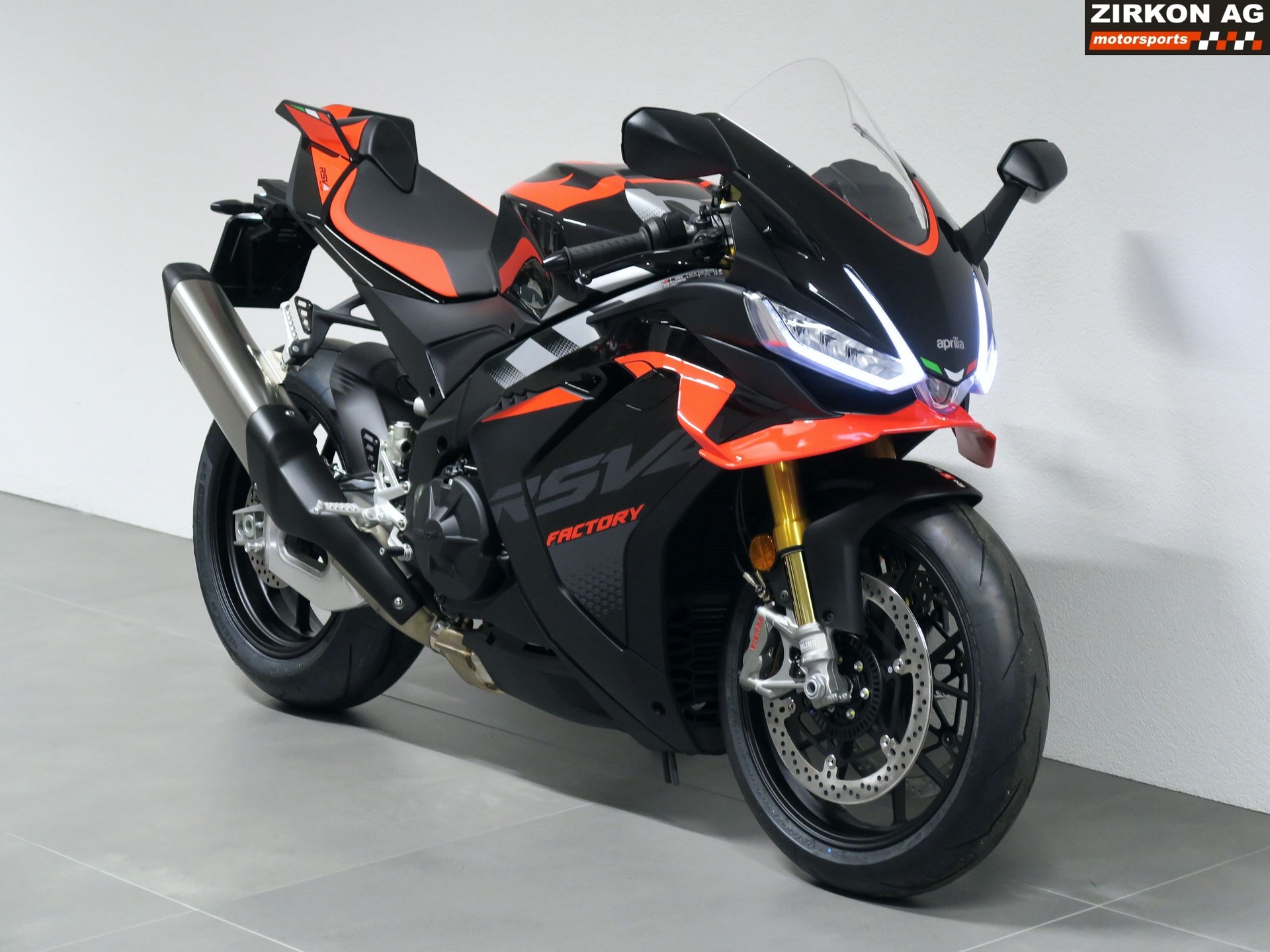 APRILIA RSV4 1100 E5+ Factory-showroom-element-3
