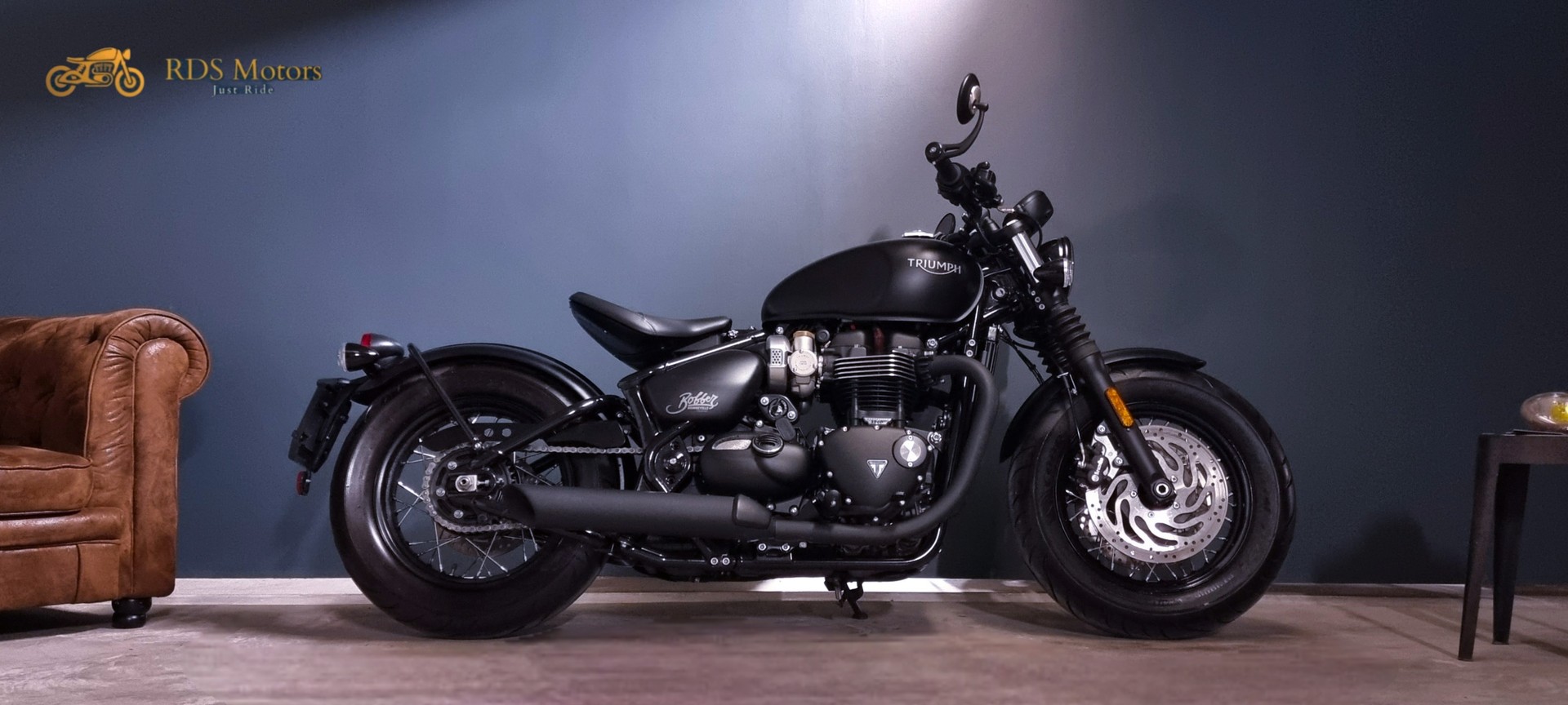 TRIUMPH Bonneville 1200 Bobber Black  ABS-showroom-element-1