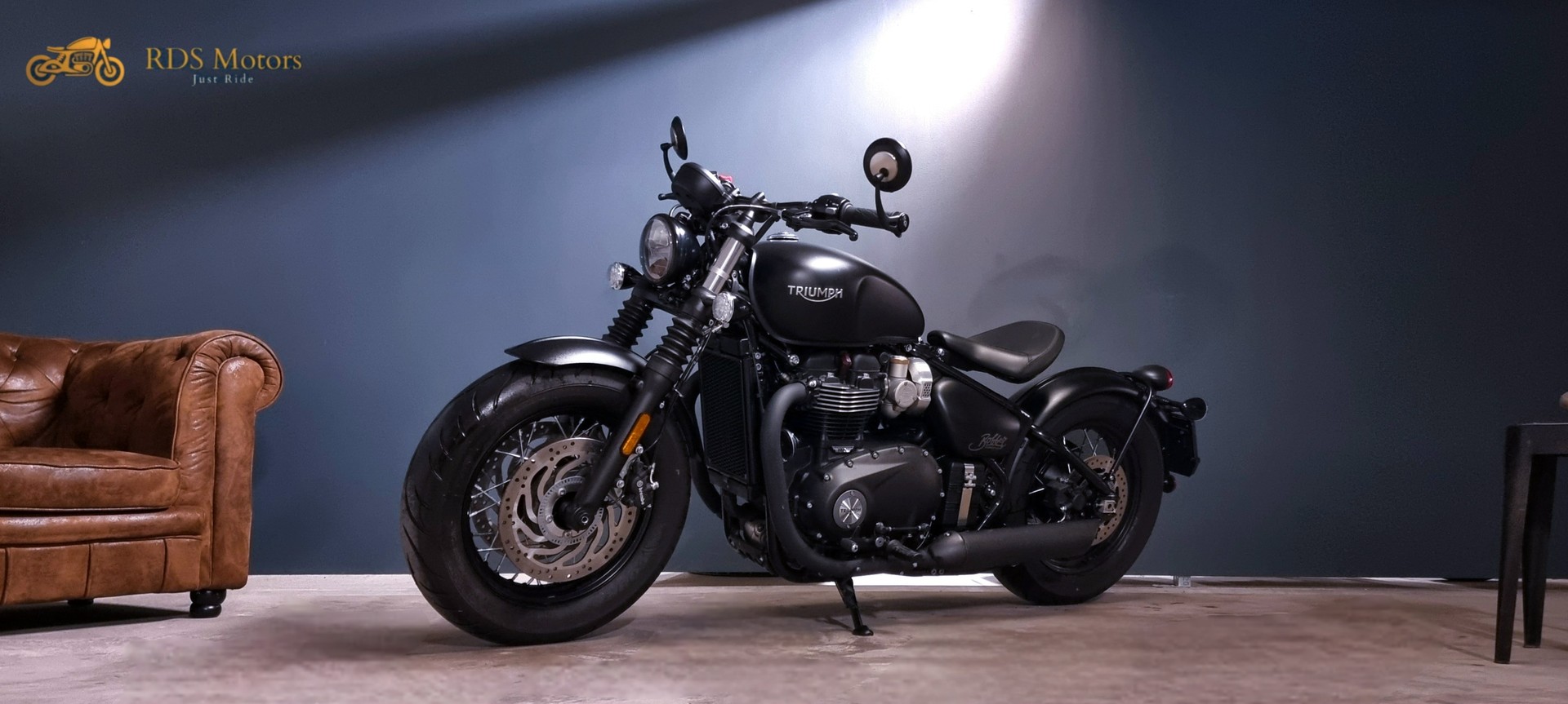 TRIUMPH Bonneville 1200 Bobber Black  ABS-showroom-element-2