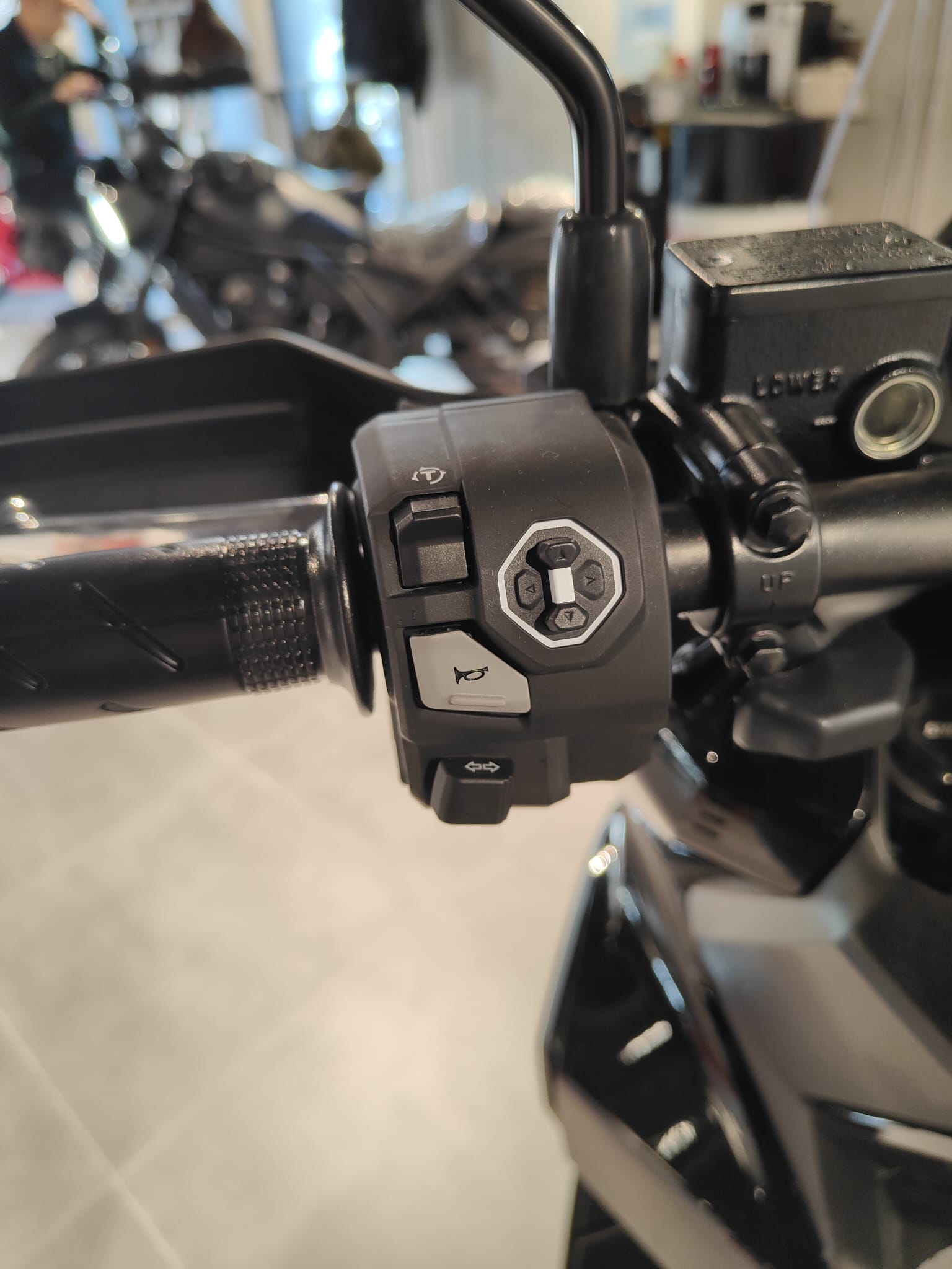 HONDA ADV 350-image-4
