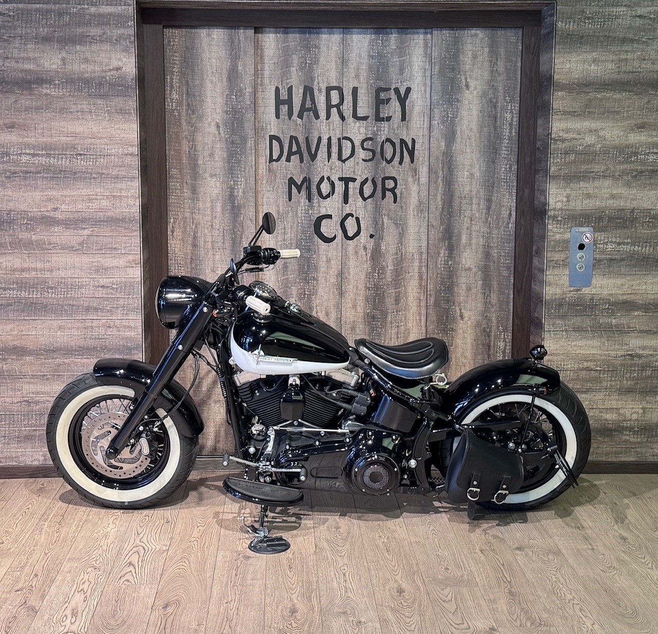 HARLEY-DAVIDSON FLS Softail Slim ABS-showroom-element-3