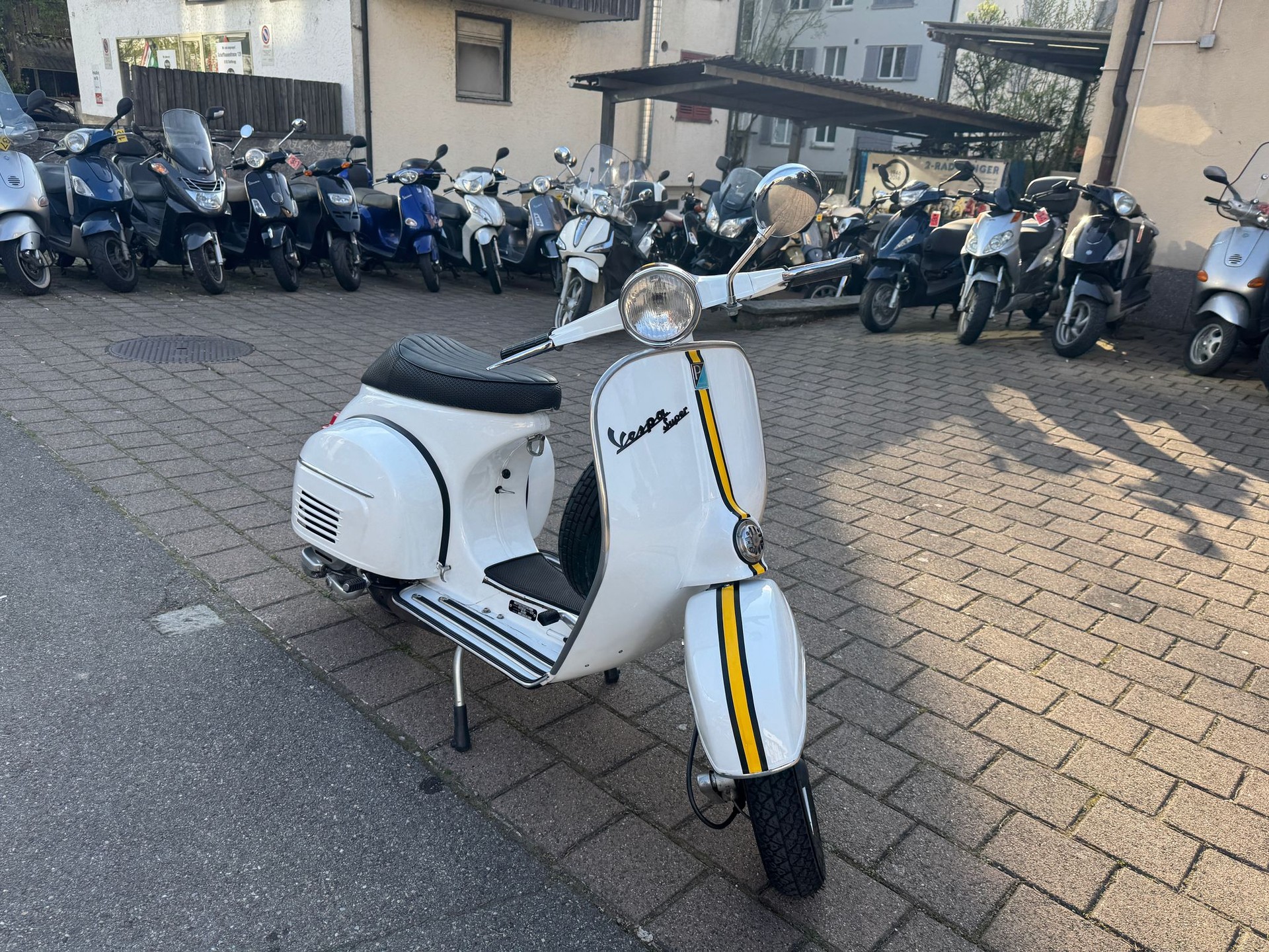 PIAGGIO Vespa Super 125 VNC1T-showroom-element-1