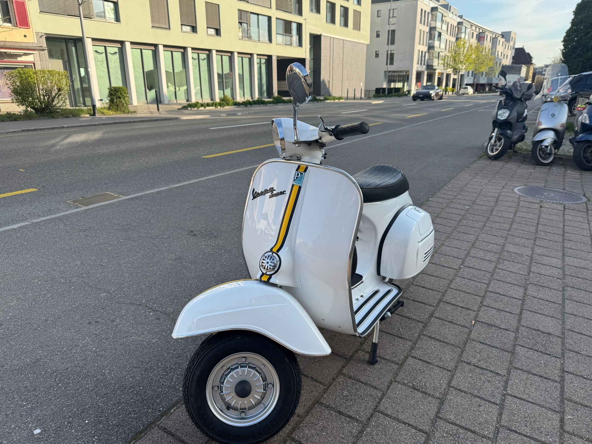 PIAGGIO Vespa Super 125 VNC1T-showroom-element-3