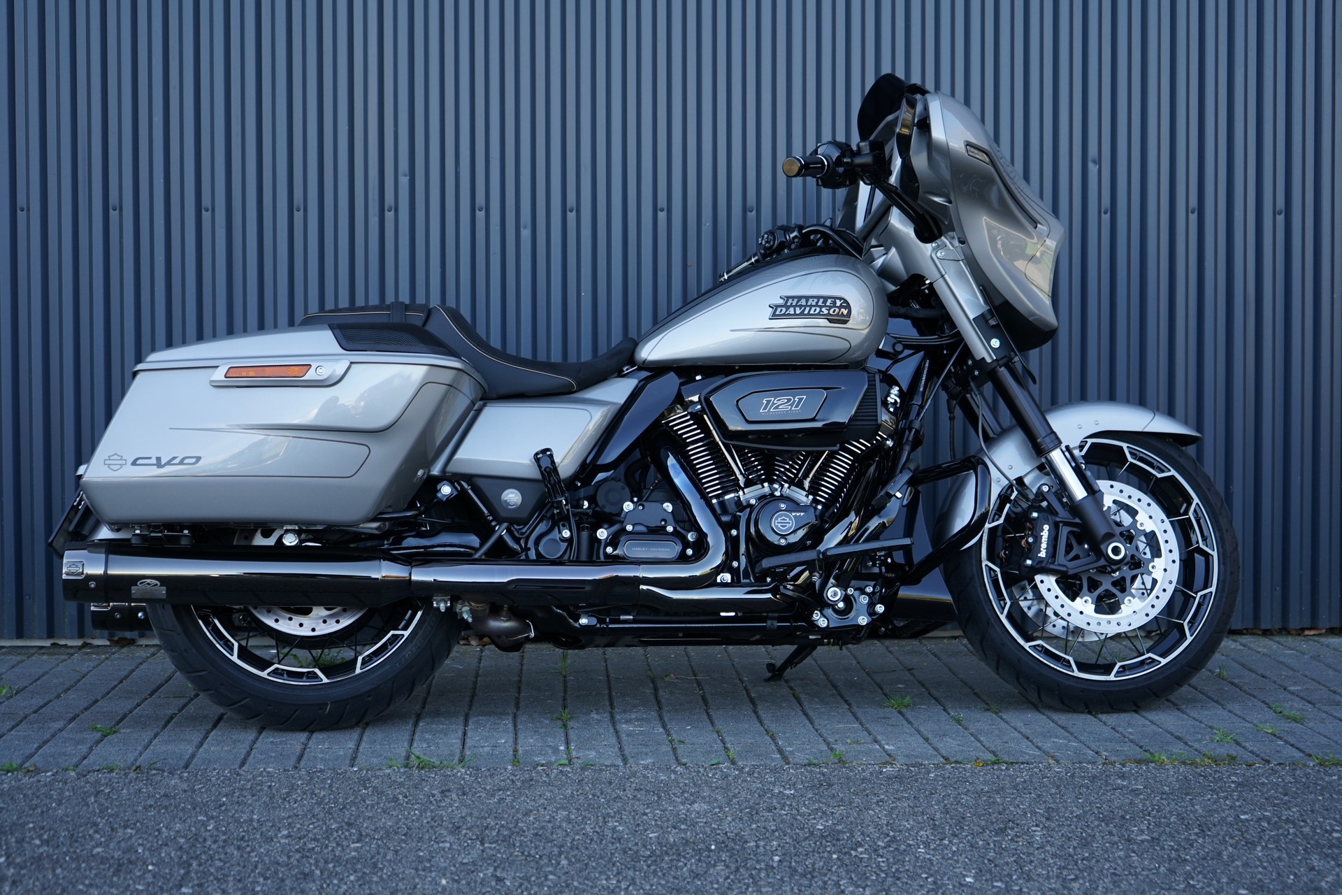 HARLEY-DAVIDSON FLHXSE Street Glide CVO 121