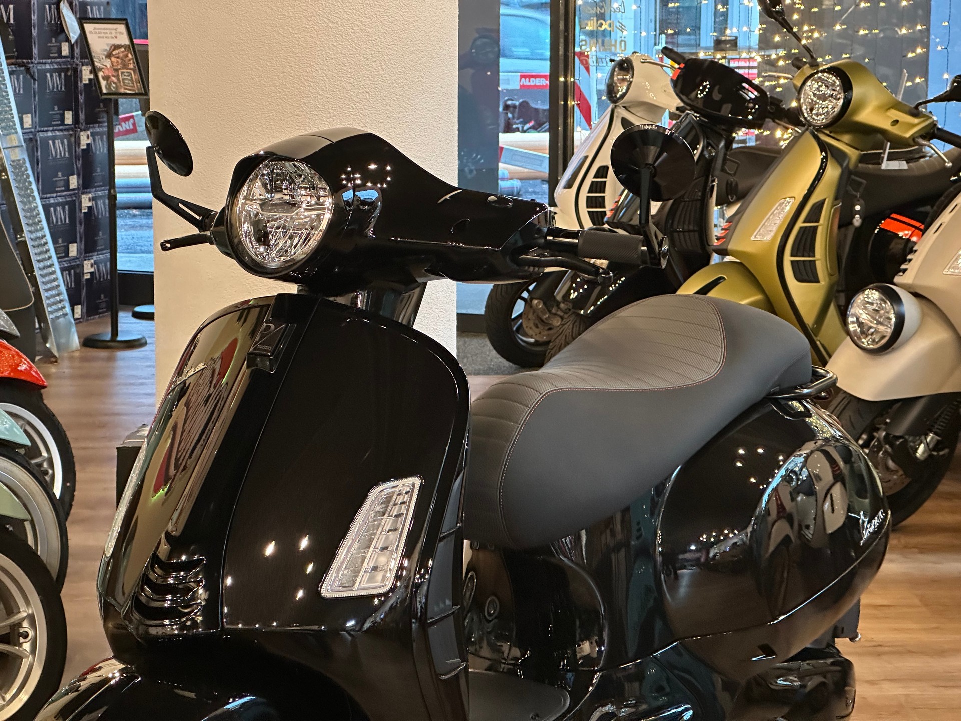 PIAGGIO Vespa GTS 300 ABS Black-Shiny