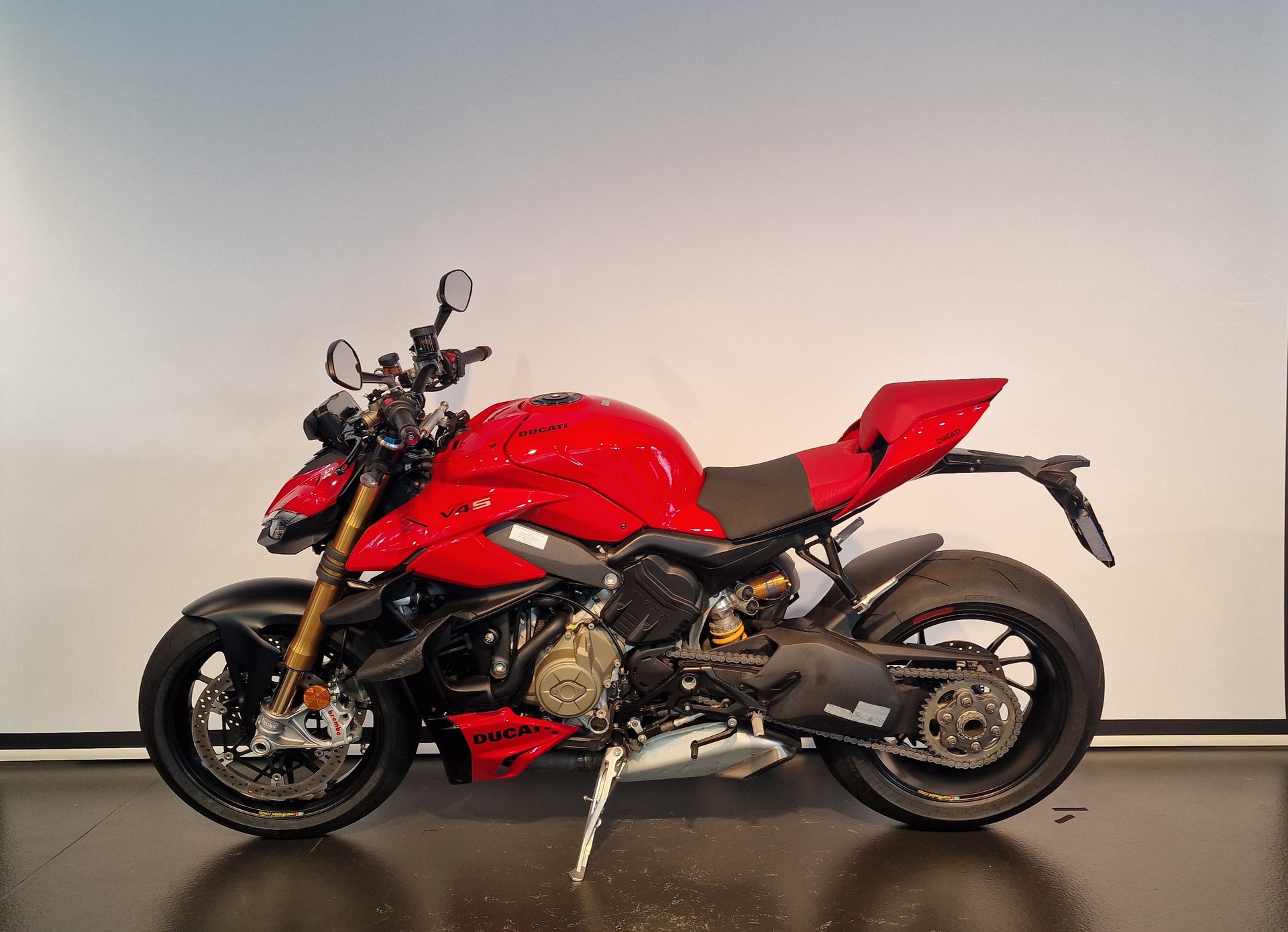 DUCATI Streetfighter V4 S-showroom-element-1