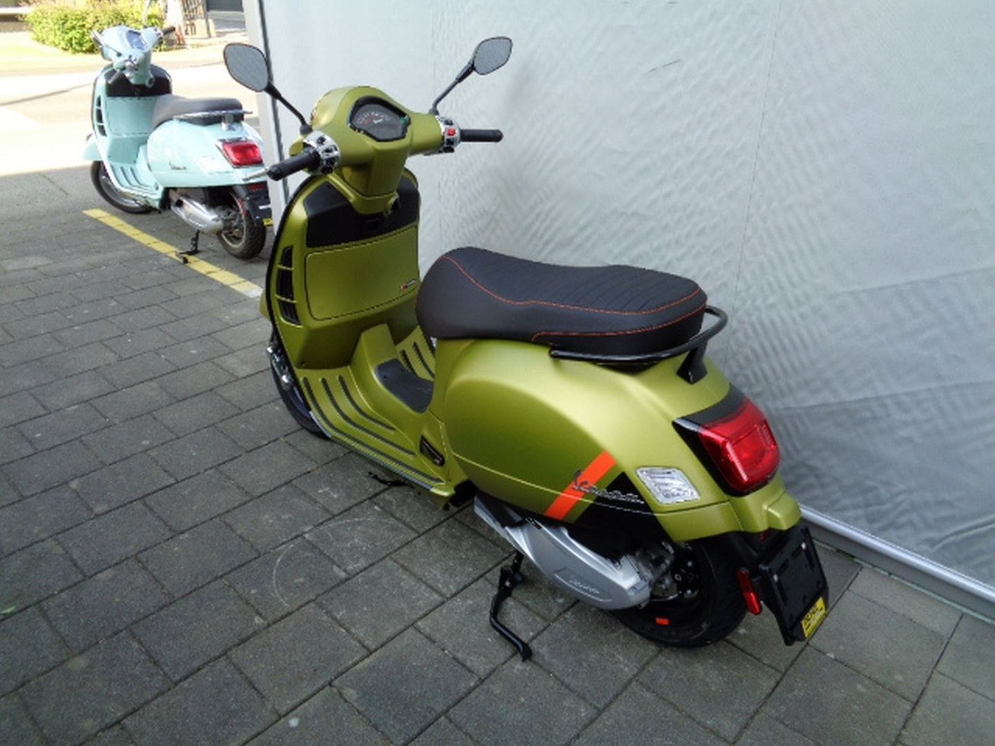 PIAGGIO VESPA GTS SUPER SPORT 125 RST-showroom-element-1