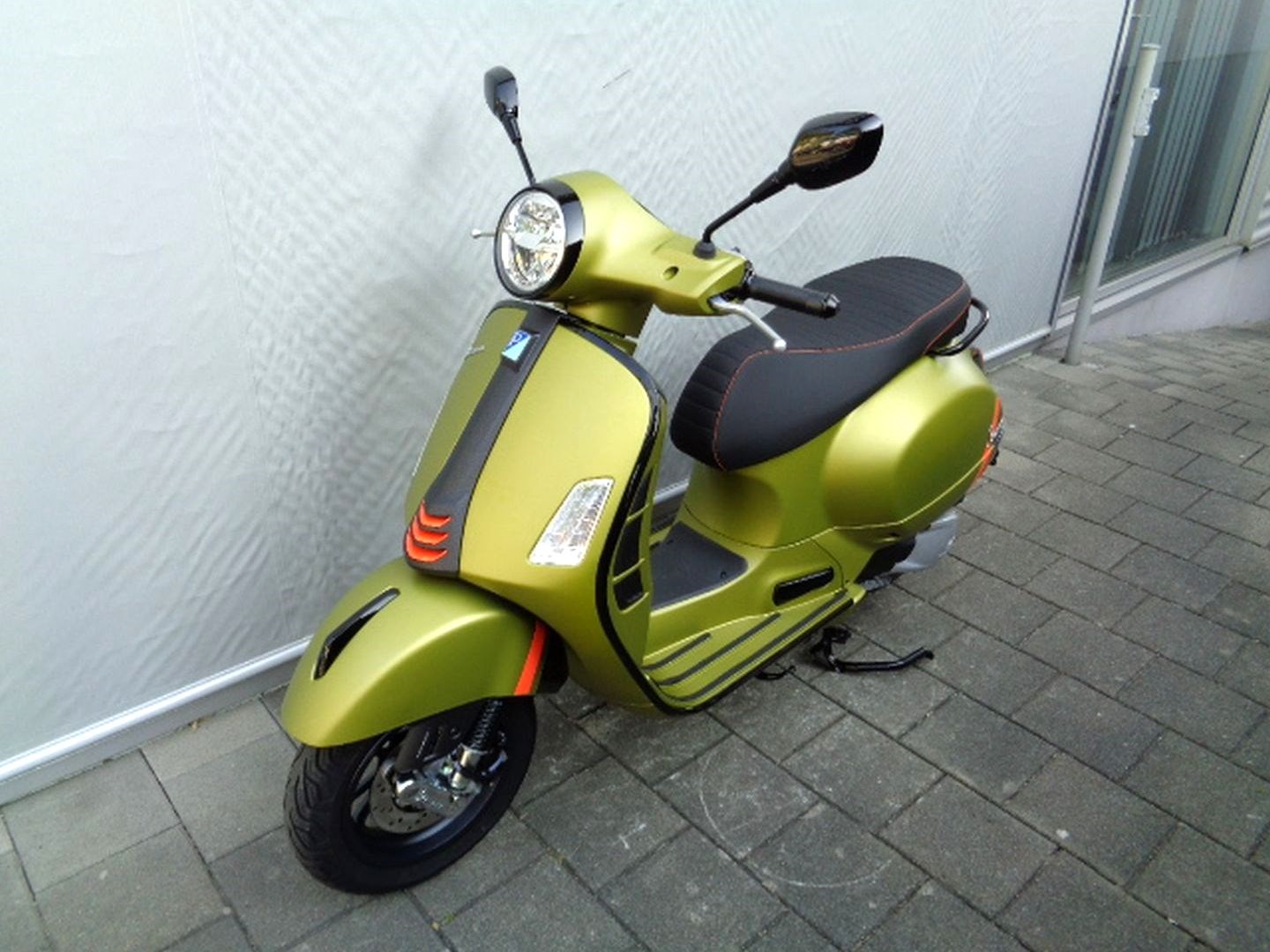 PIAGGIO VESPA GTS SUPER SPORT 125 RST-showroom-element-2