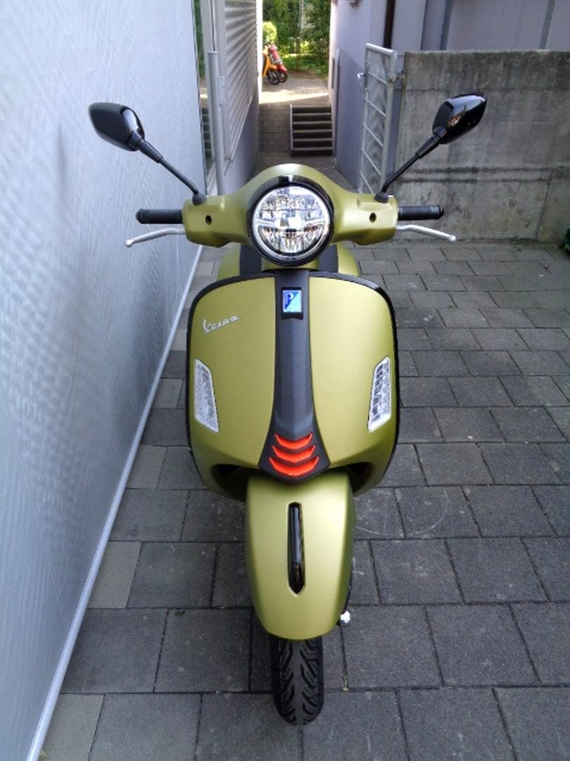 PIAGGIO VESPA GTS SUPER SPORT 125 RST-showroom-element-3