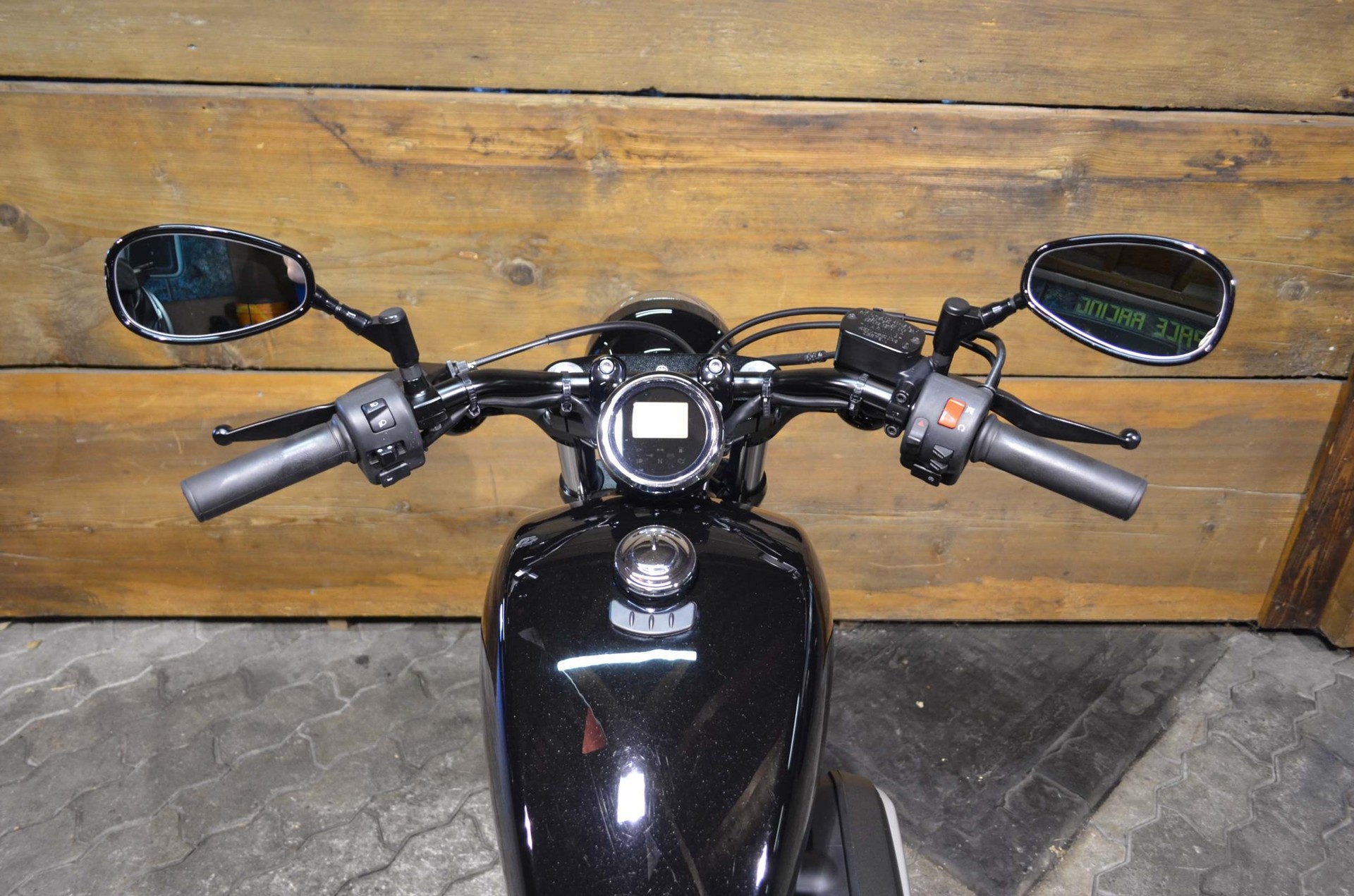 YAMAHA XV 950 ABS-showroom-element-2
