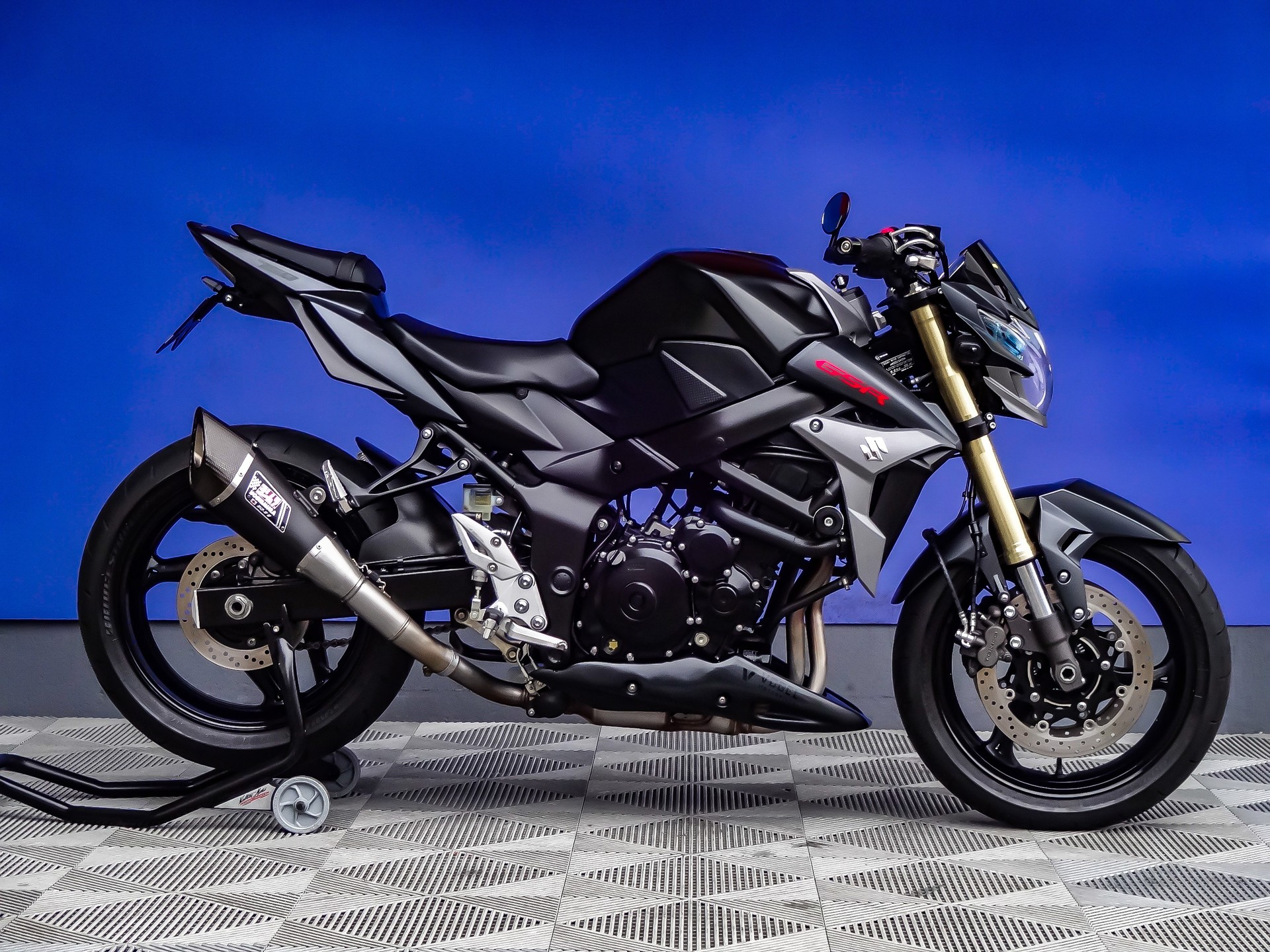 SUZUKI GSR 750 ABS