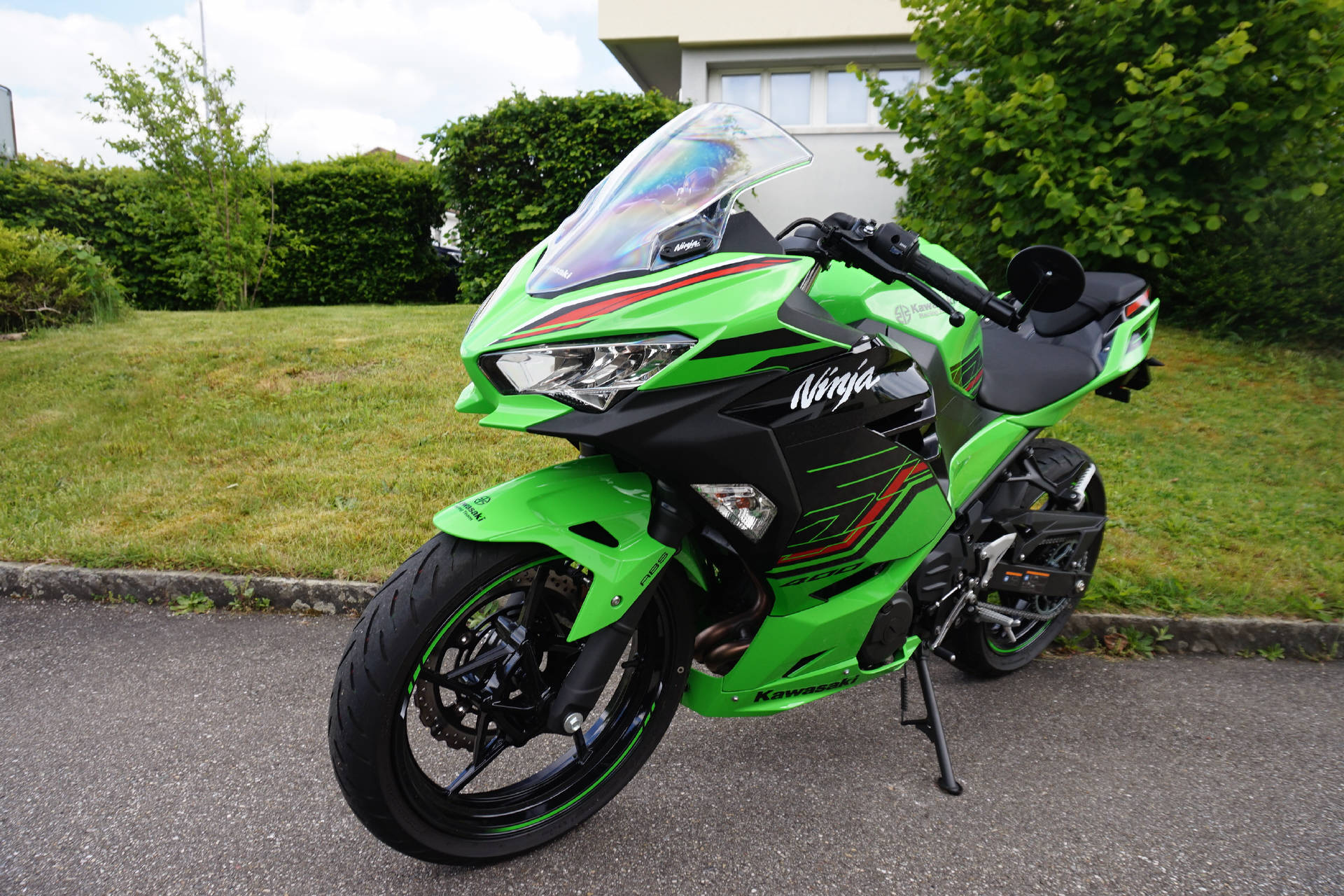 KAWASAKI Ninja 400 KRT Edition ABS mit Leovinci  LV One EVO Auspuff-showroom-element-1