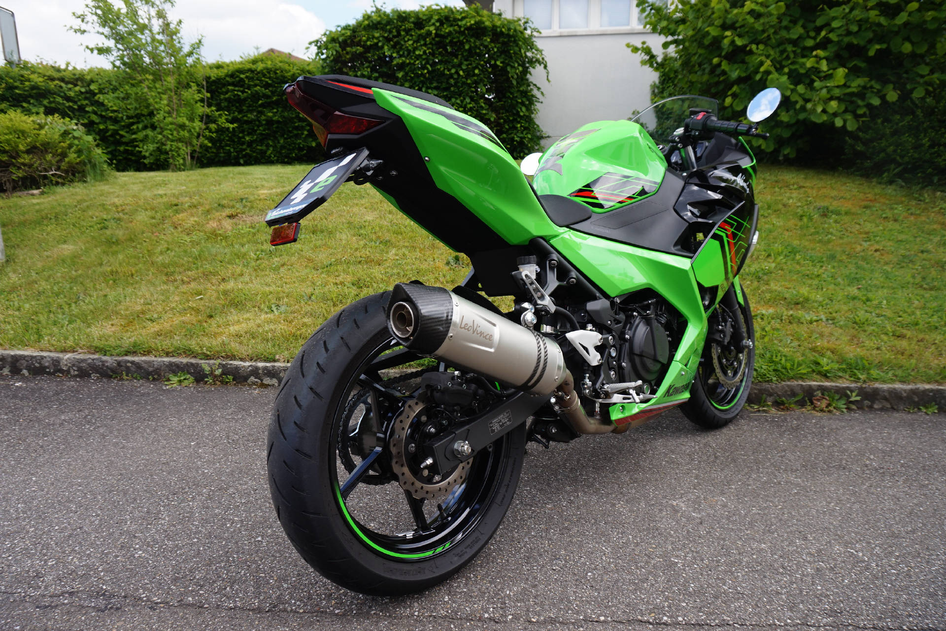 KAWASAKI Ninja 400 KRT Edition ABS mit Leovinci  LV One EVO Auspuff-showroom-element-3