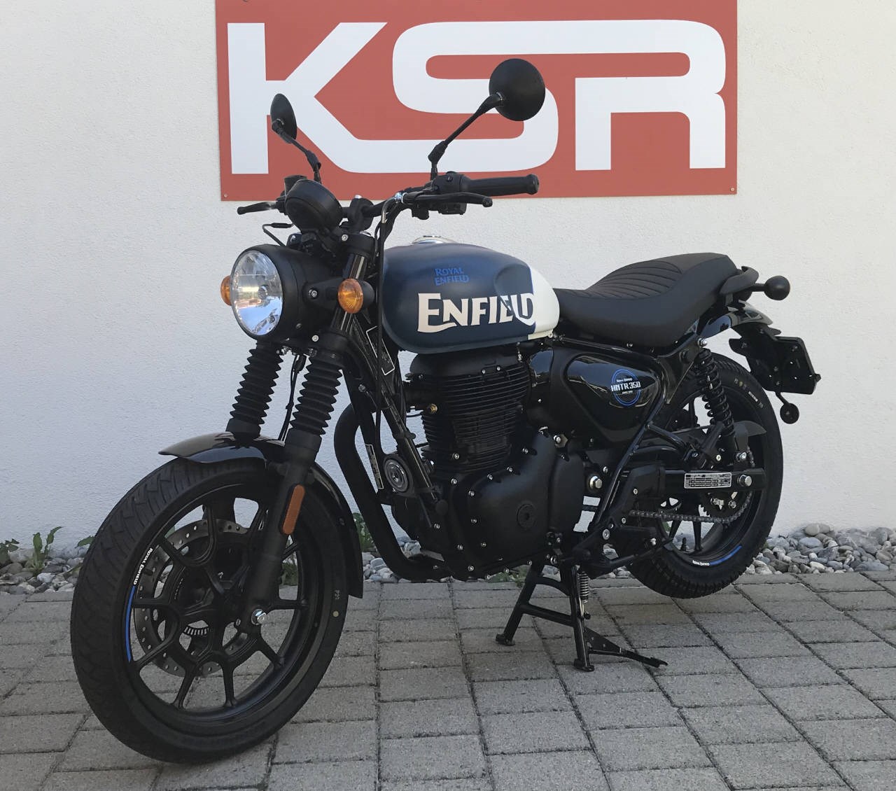 ROYAL ENFIELD HNTR 350 Rebel-showroom-element-3