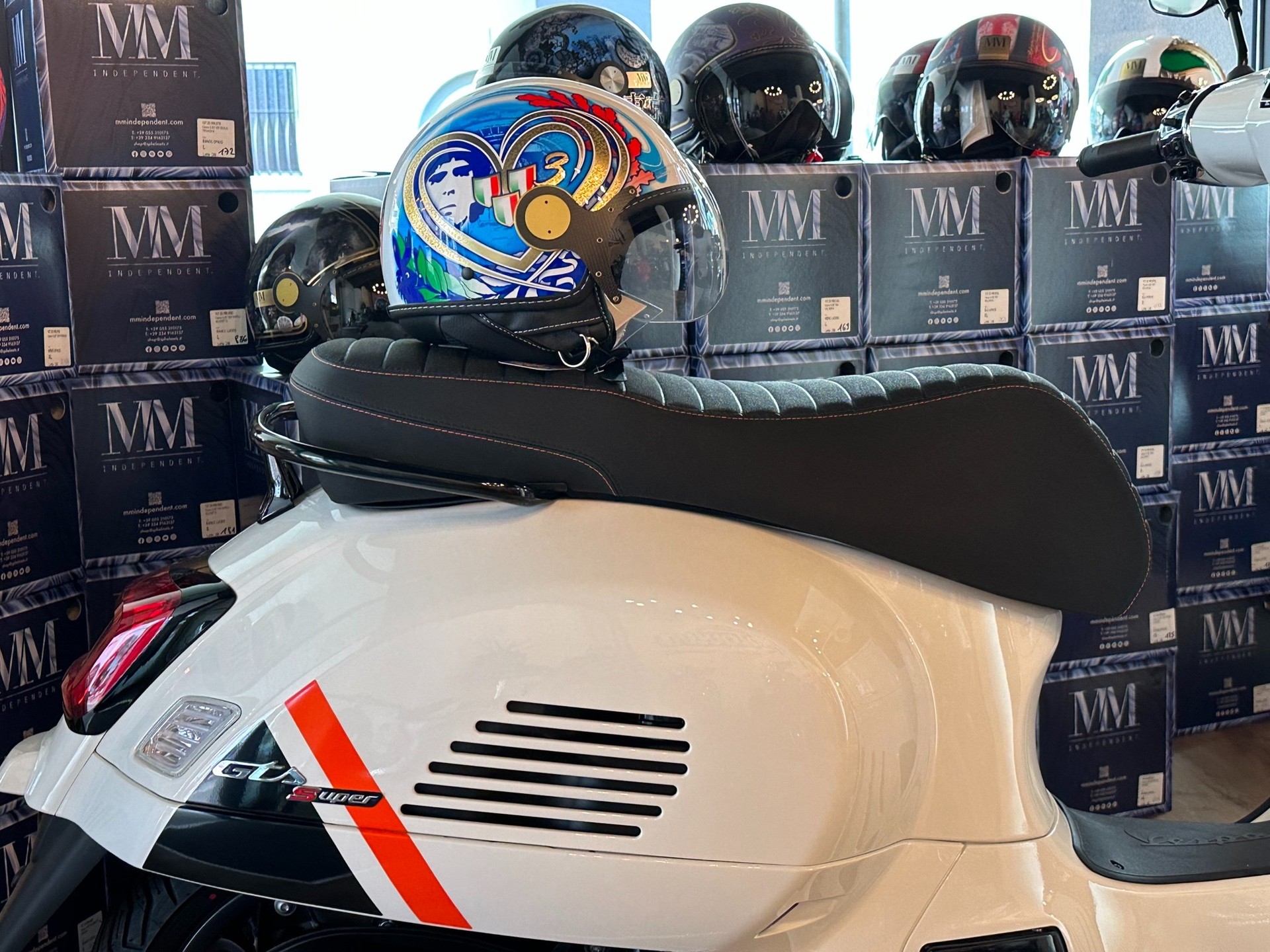 PIAGGIO Vespa GTS 300 Super Sport ABS-showroom-element-3