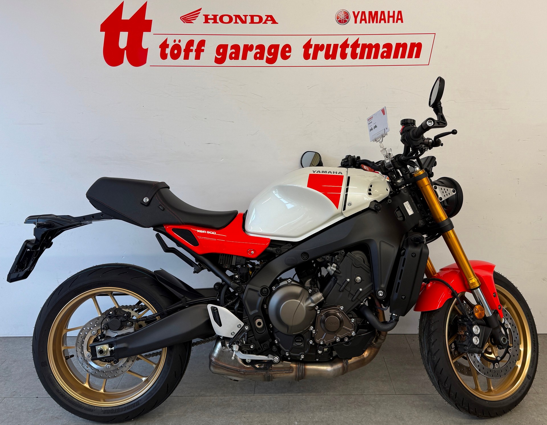 YAMAHA XSR 900