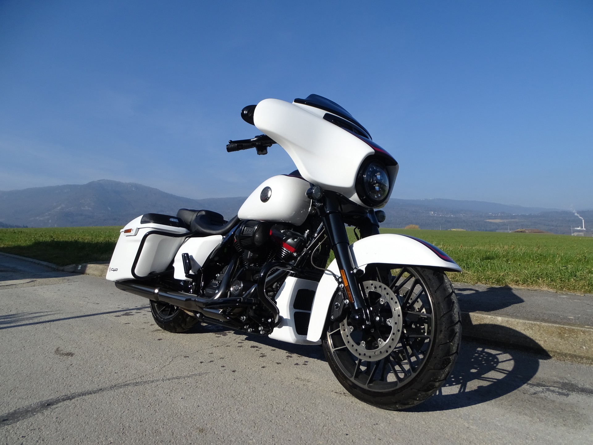 HARLEY-DAVIDSON FLHXSE Street Glide CVO 117