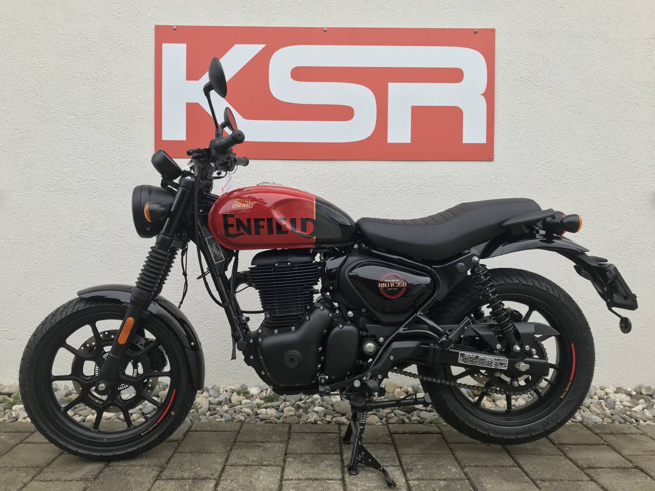 ROYAL ENFIELD HNTR 350 Rebel-showroom-element-1