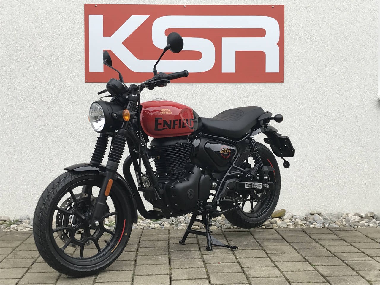 ROYAL ENFIELD HNTR 350 Rebel-showroom-element-3