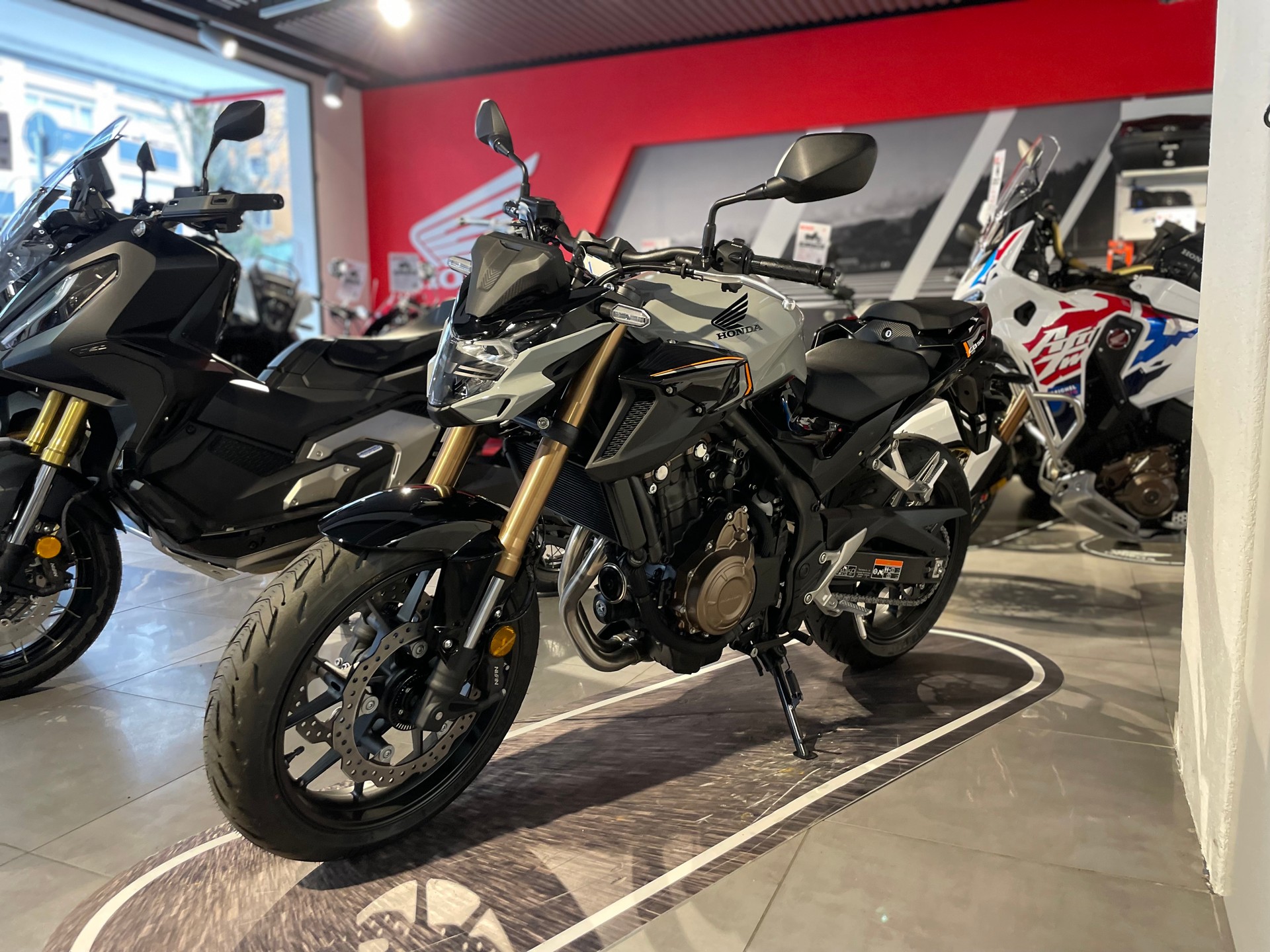 HONDA CB 500 F-showroom-element-1