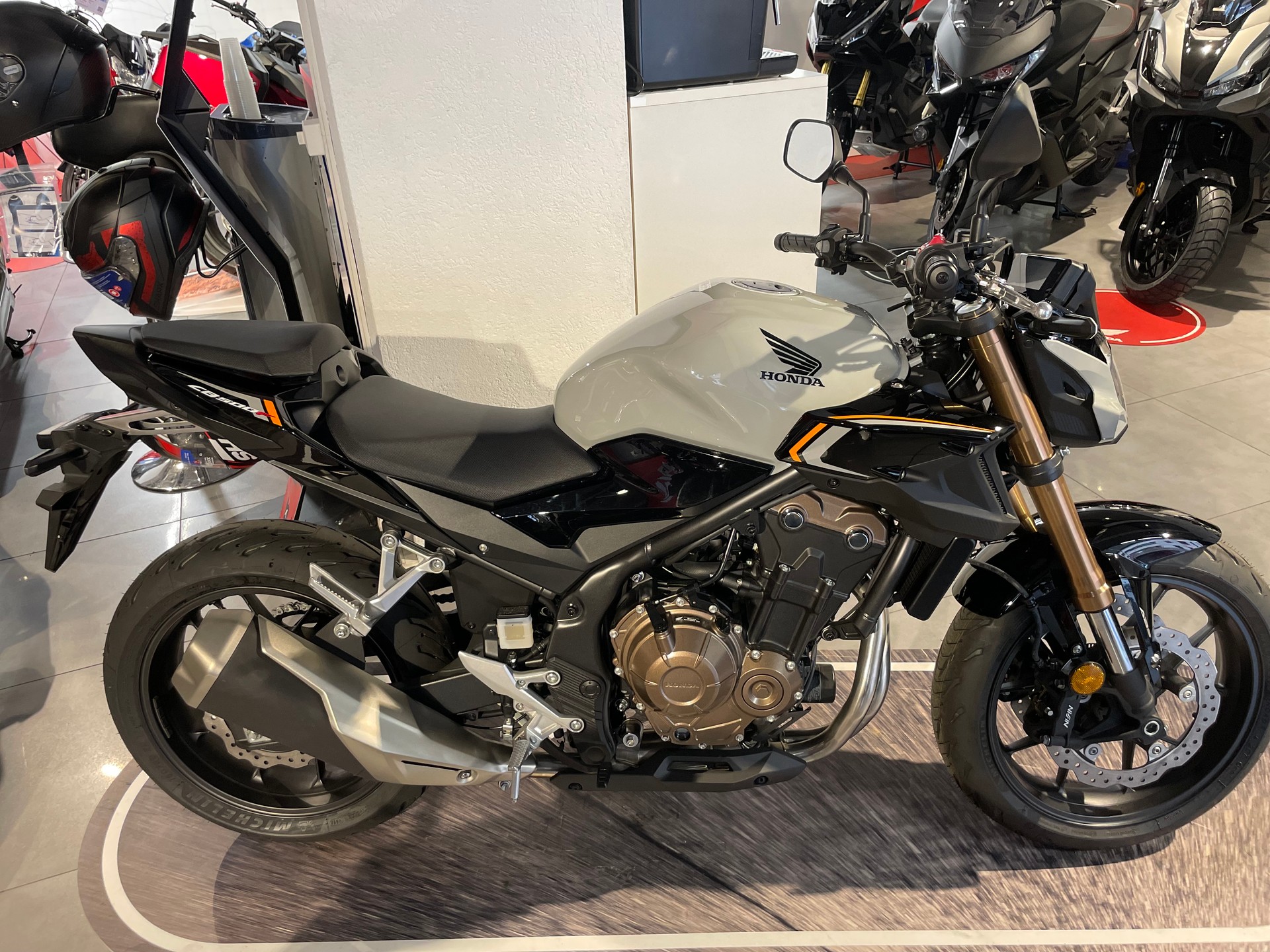 HONDA CB 500 F-showroom-element-2