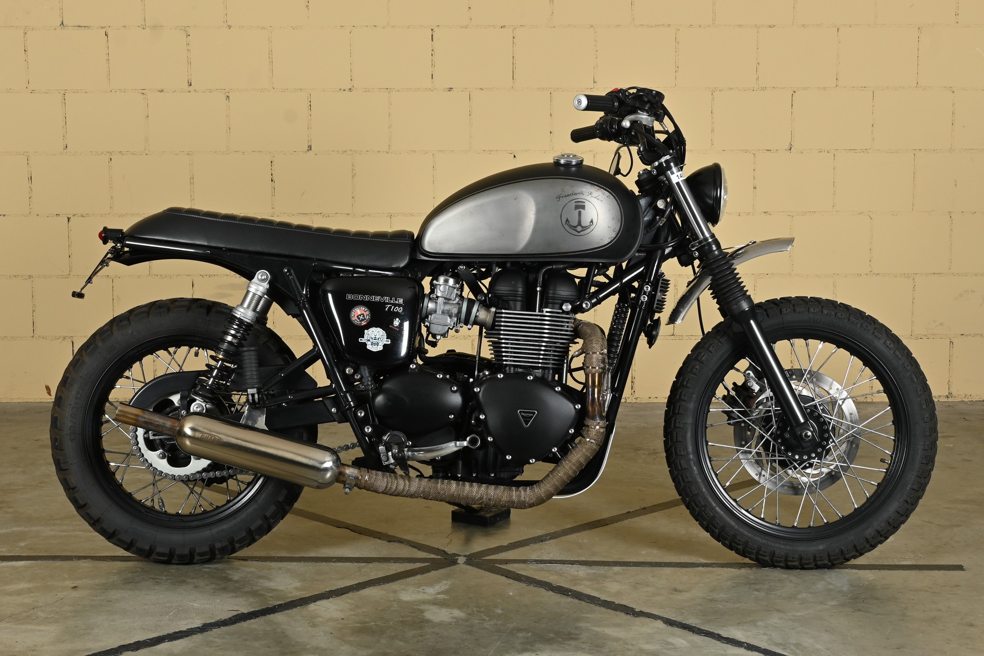 TRIUMPH Bonneville 900 i T 100