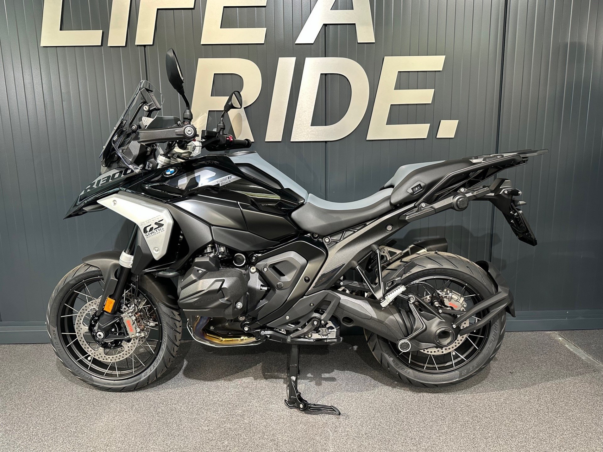 BMW R 1300 GS Triple Black Style Triple Black-showroom-element-1