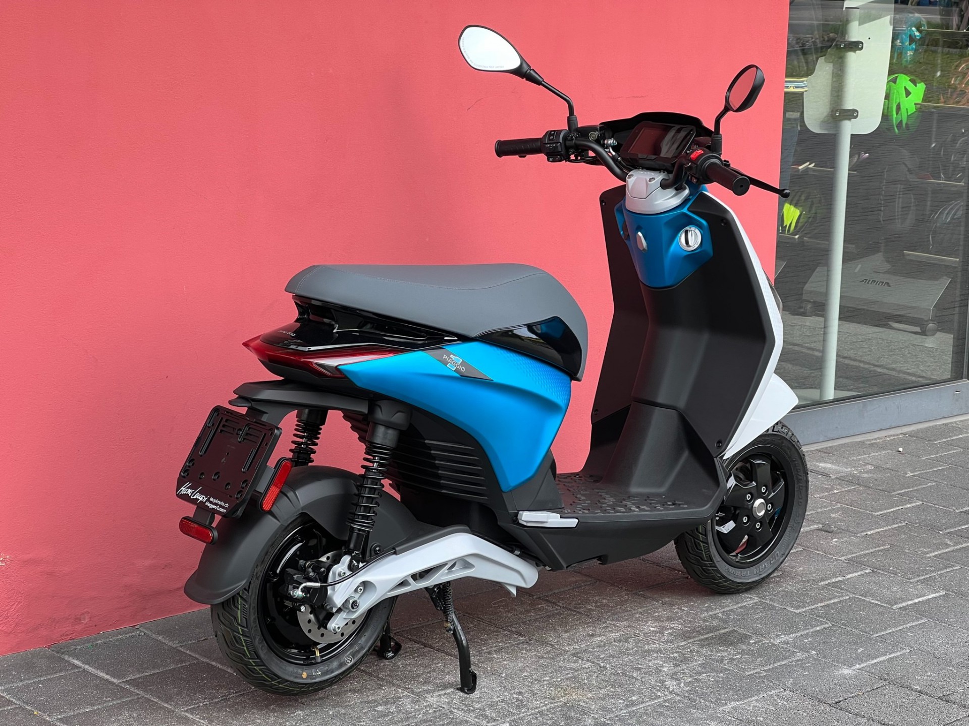 PIAGGIO Piaggio 1 Active 60km/h Full Electric-showroom-element-1
