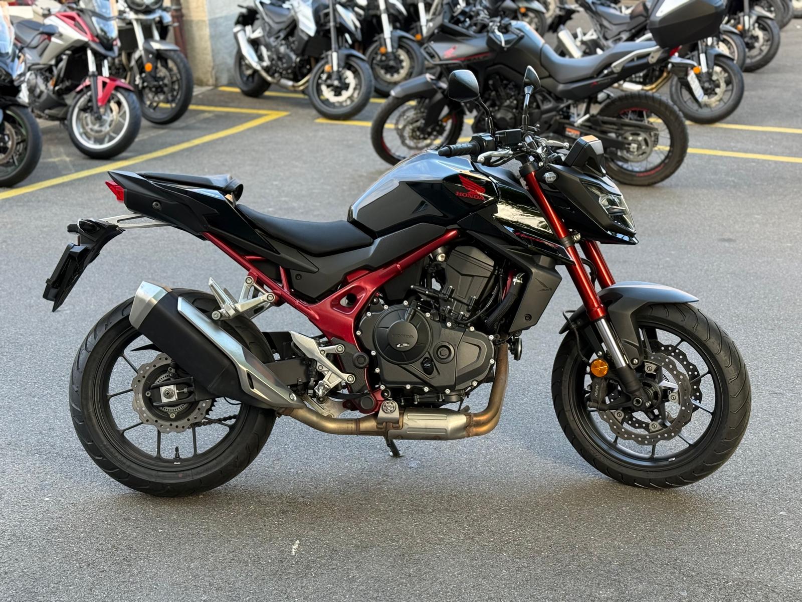 HONDA CB 750 Hornet-showroom-element-3