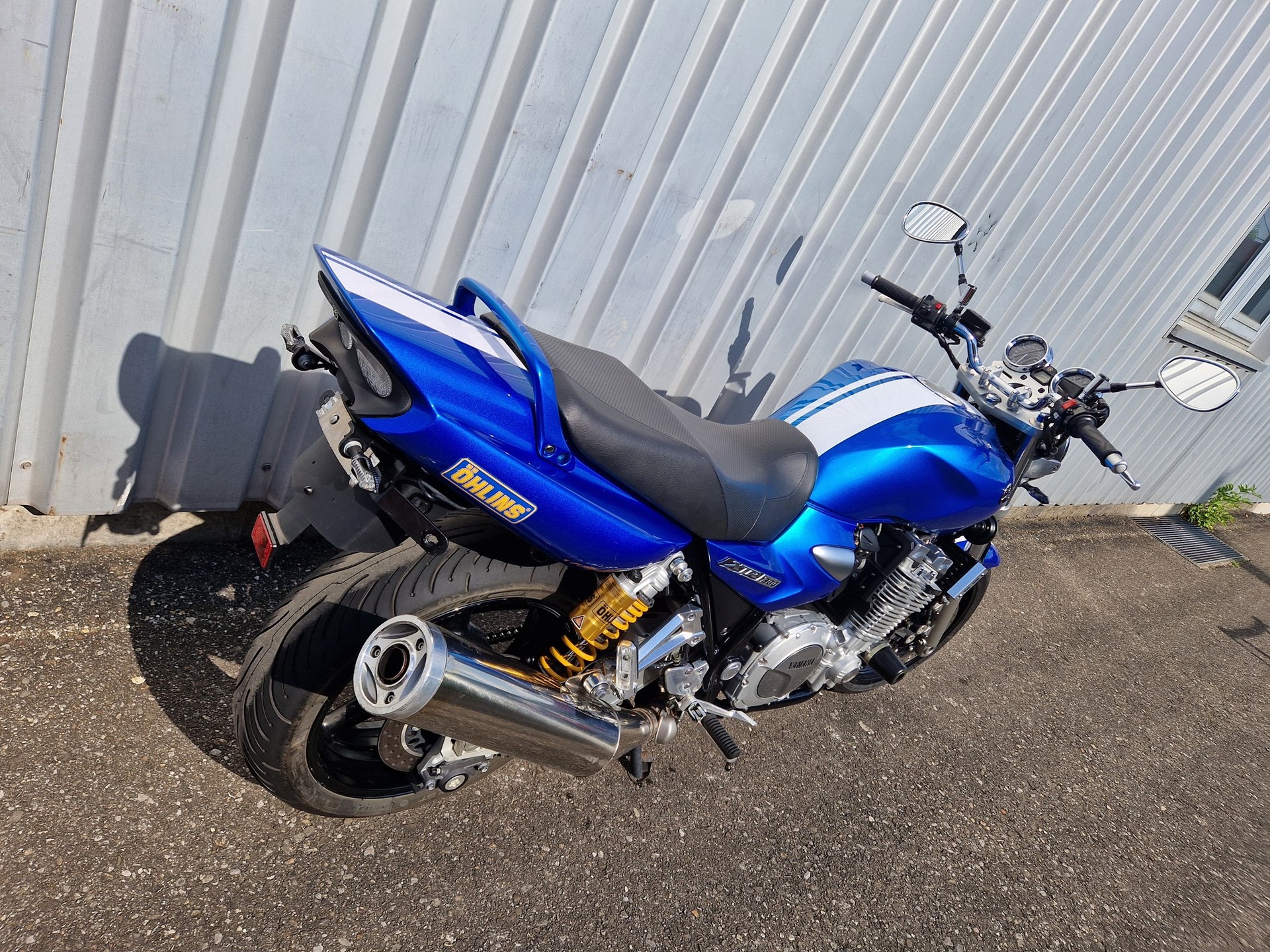 YAMAHA XJR 1300-showroom-element-2