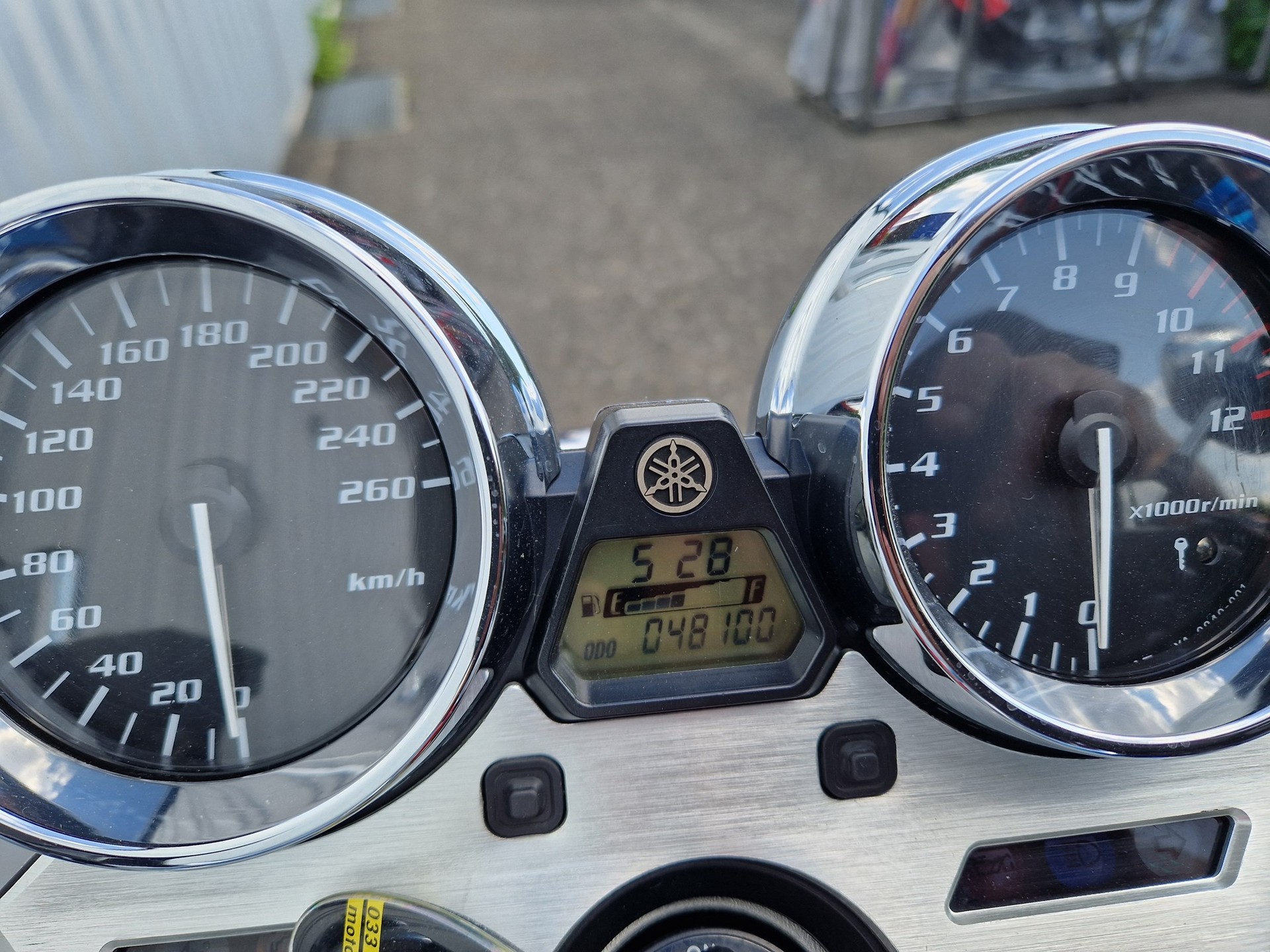 YAMAHA XJR 1300-showroom-element-3