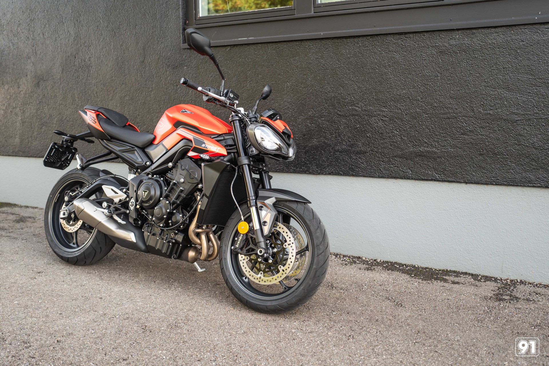 TRIUMPH R