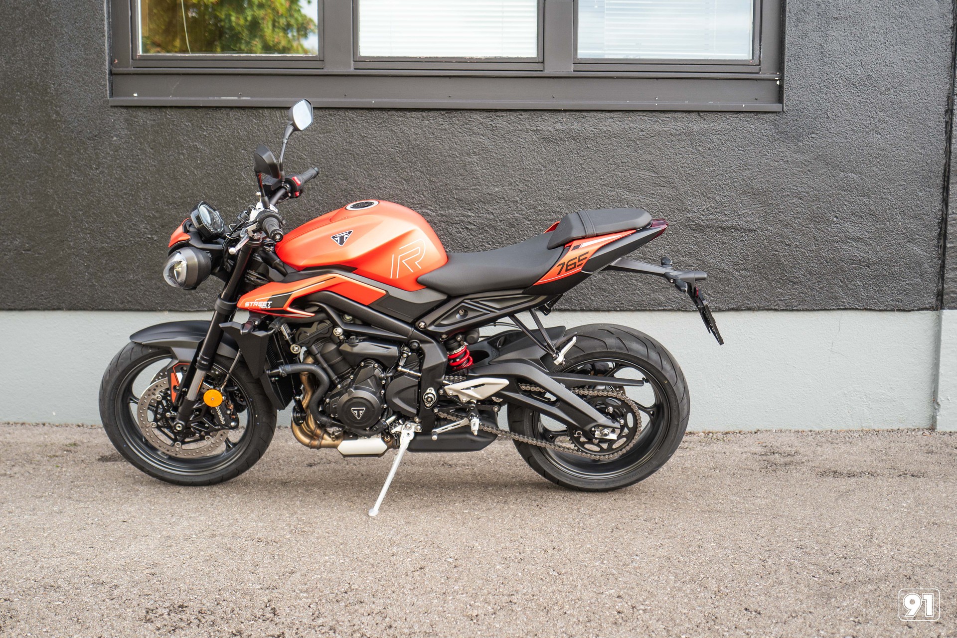 TRIUMPH R-showroom-element-1