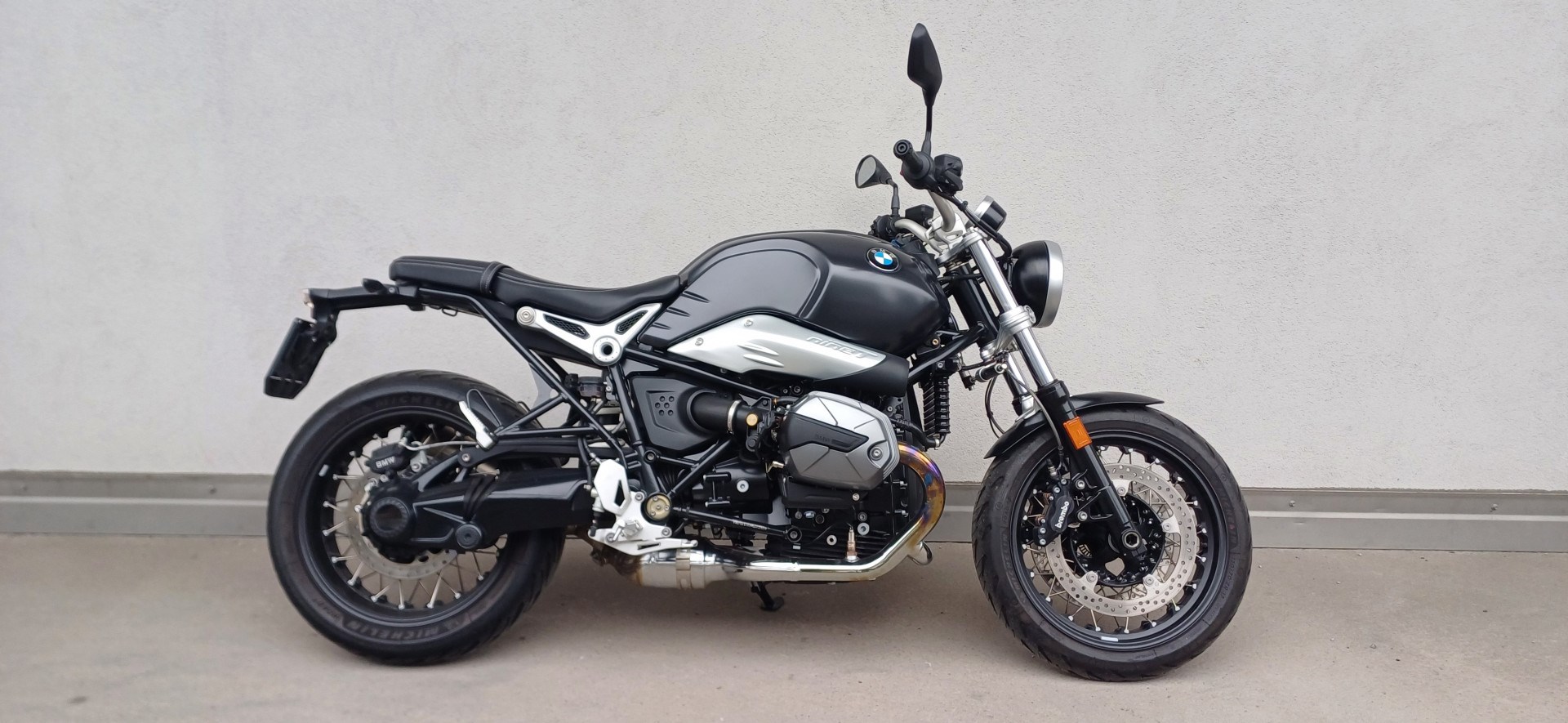 BMW R nineT Pure Spezial Lackierung BMW Frozen Deep Grey