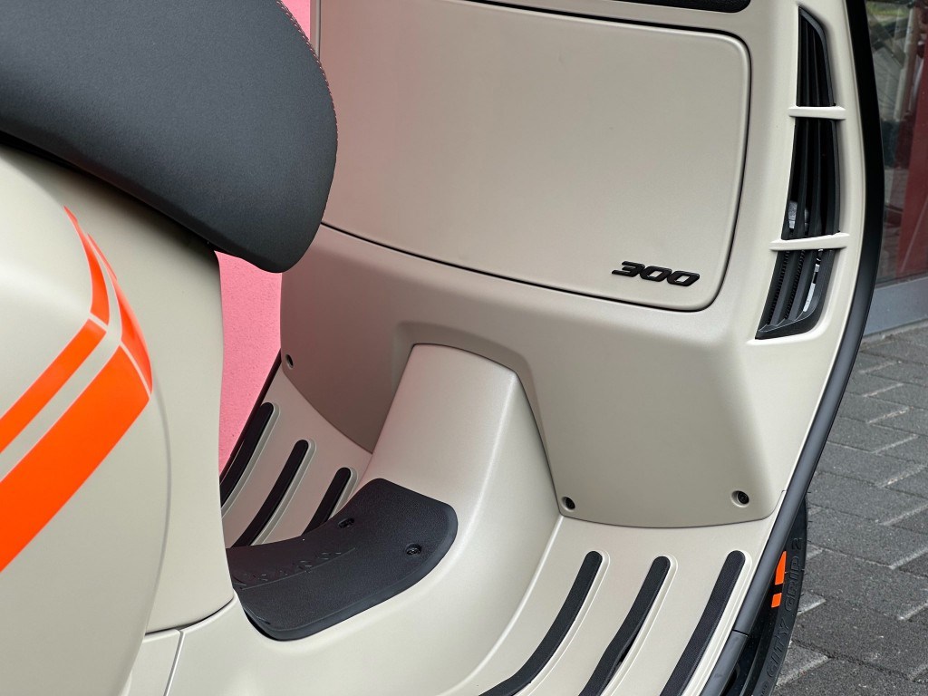 PIAGGIO Vespa GTV 300-image-12