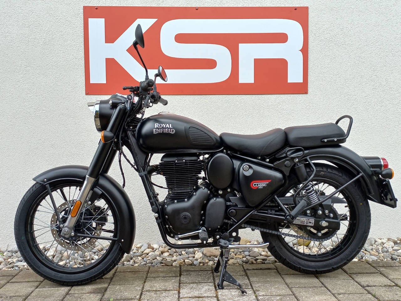 ROYAL ENFIELD CLASSIC 350-showroom-element-1
