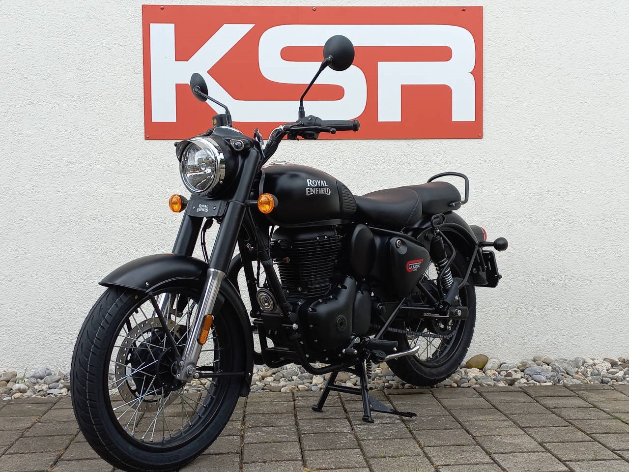 ROYAL ENFIELD CLASSIC 350-showroom-element-3