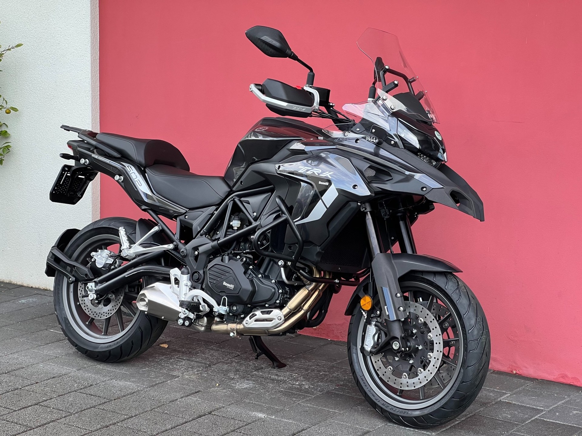 BENELLI TRK 502-showroom-element-1
