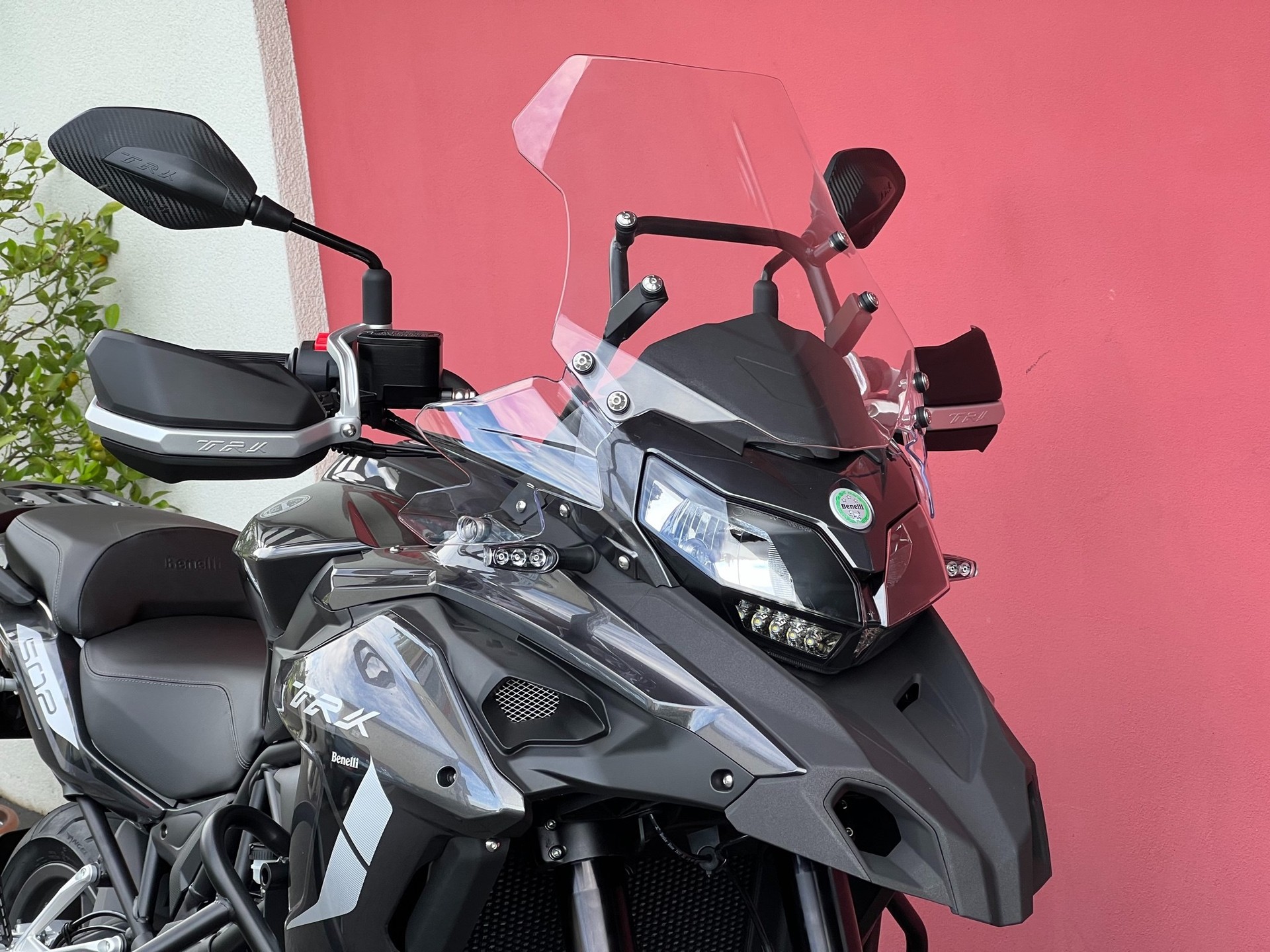 BENELLI TRK 502-showroom-element-3