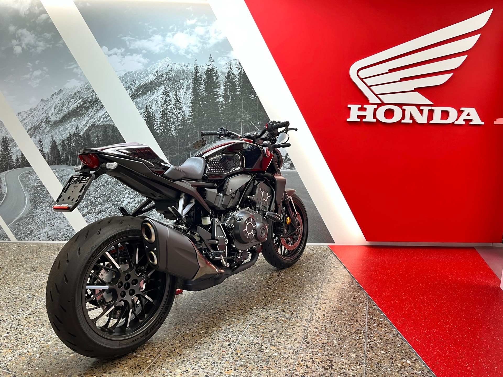 HONDA CB 1000 R Black Edition-showroom-element-3