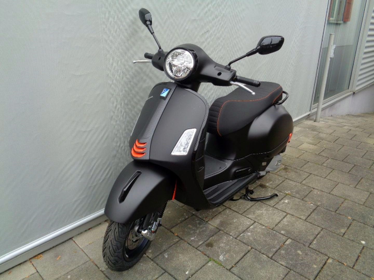 PIAGGIO VESPA GTS SUPER SPORT 125 RST-showroom-element-1