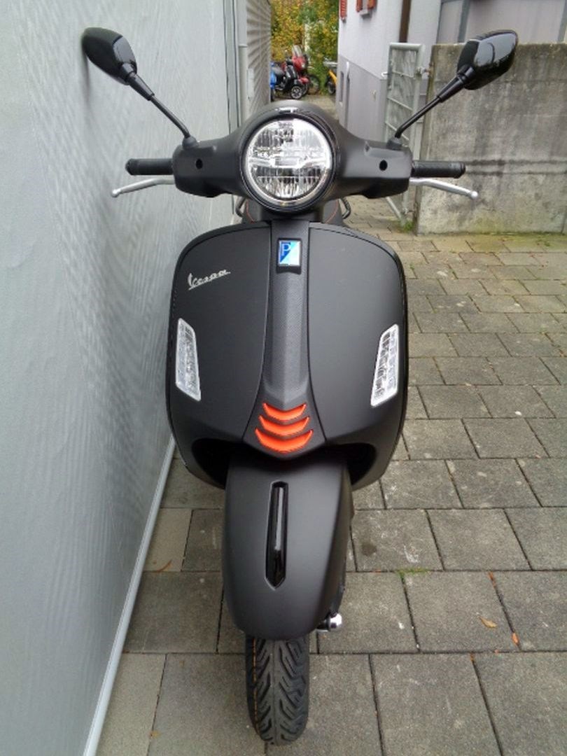 PIAGGIO VESPA GTS SUPER SPORT 125 RST-showroom-element-2