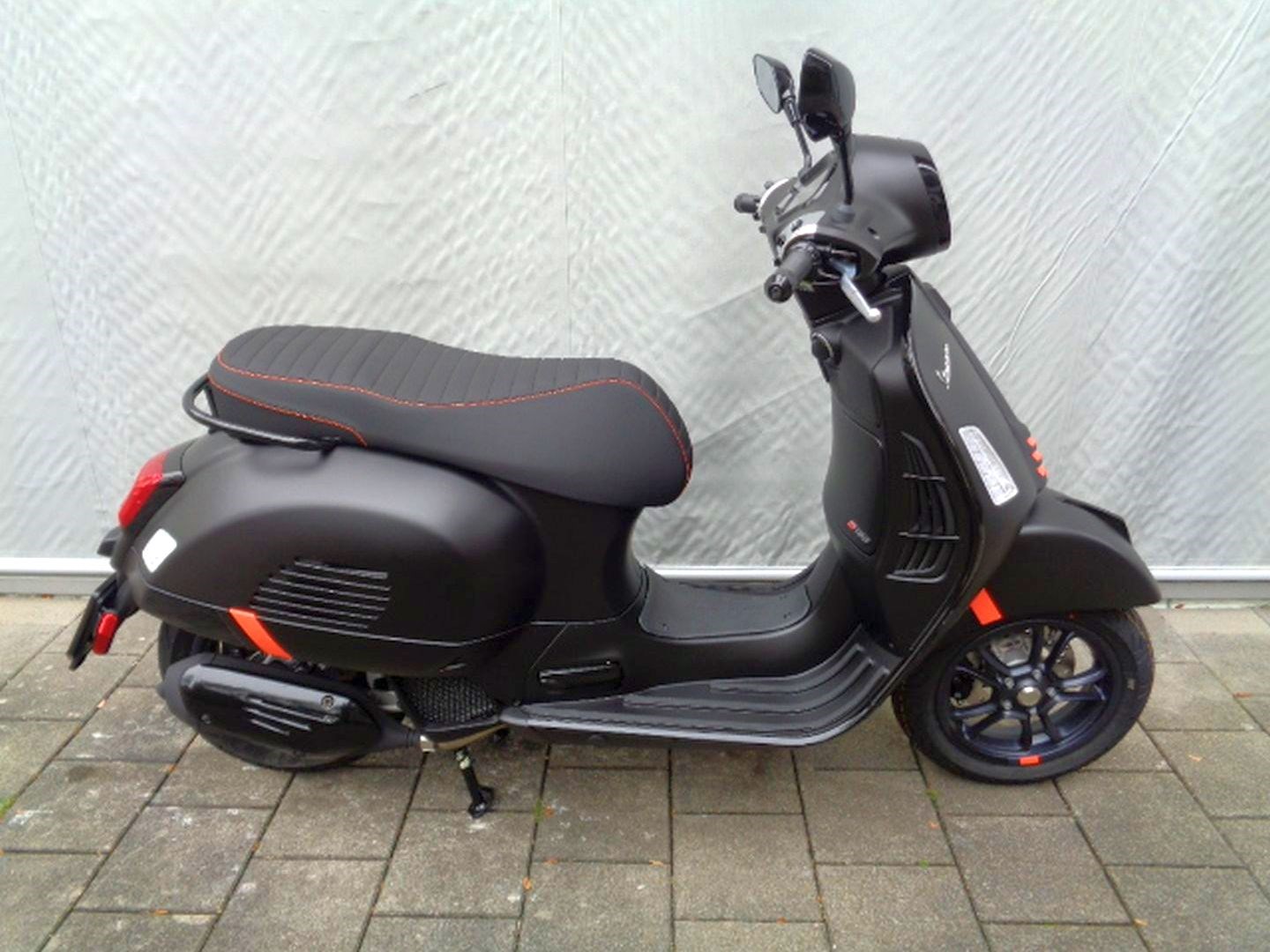 PIAGGIO VESPA GTS SUPER SPORT 125 RST-showroom-element-3