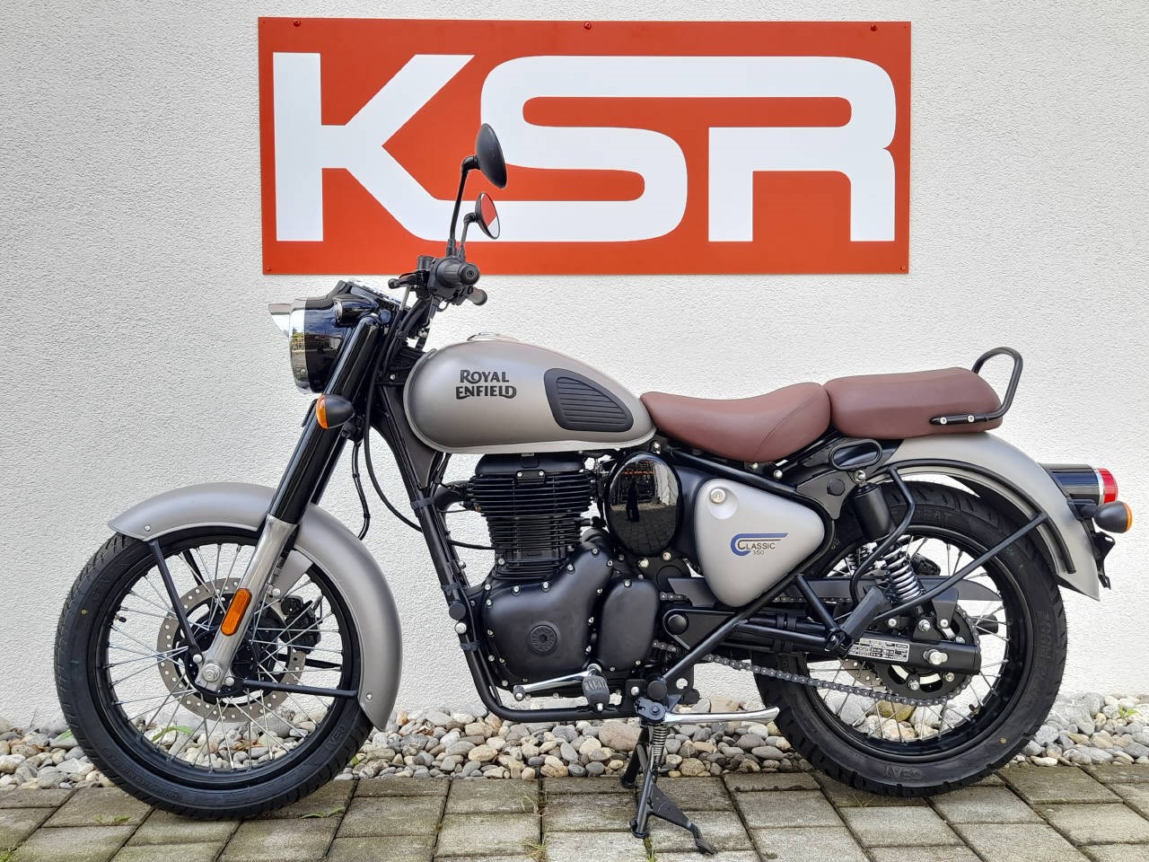 ROYAL ENFIELD CLASSIC 350-showroom-element-1